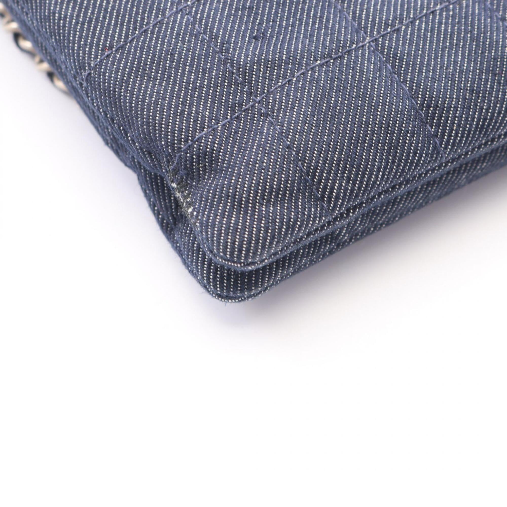 Chanel Navy Denim Handbag (Pre-Owned)