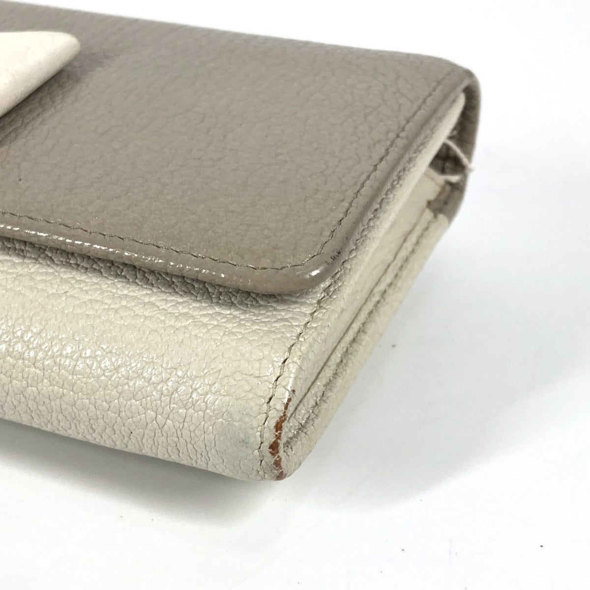 Miu Miu Gray White Leather Long Wallet (Bi-Fold) (Pre-Owned)