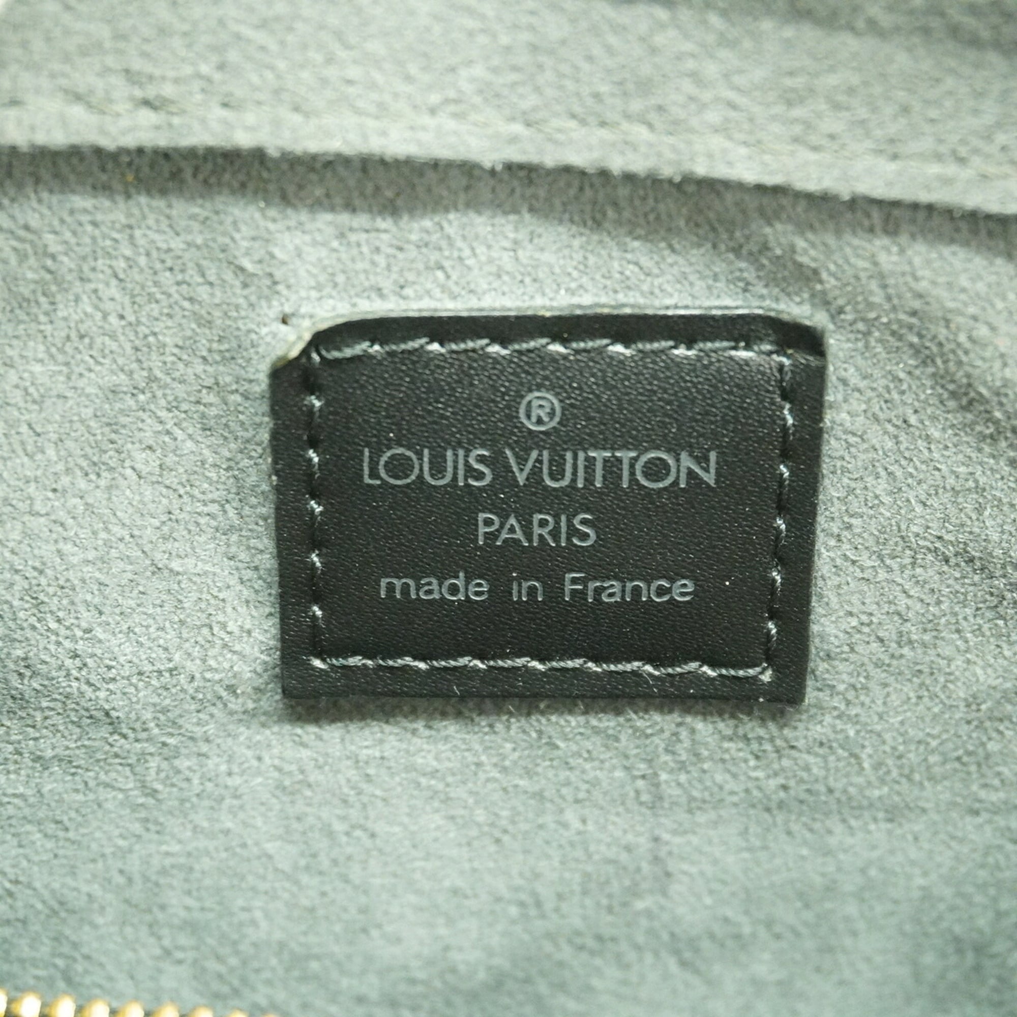 Louis Vuitton Noir Handbag (Pre-Owned)