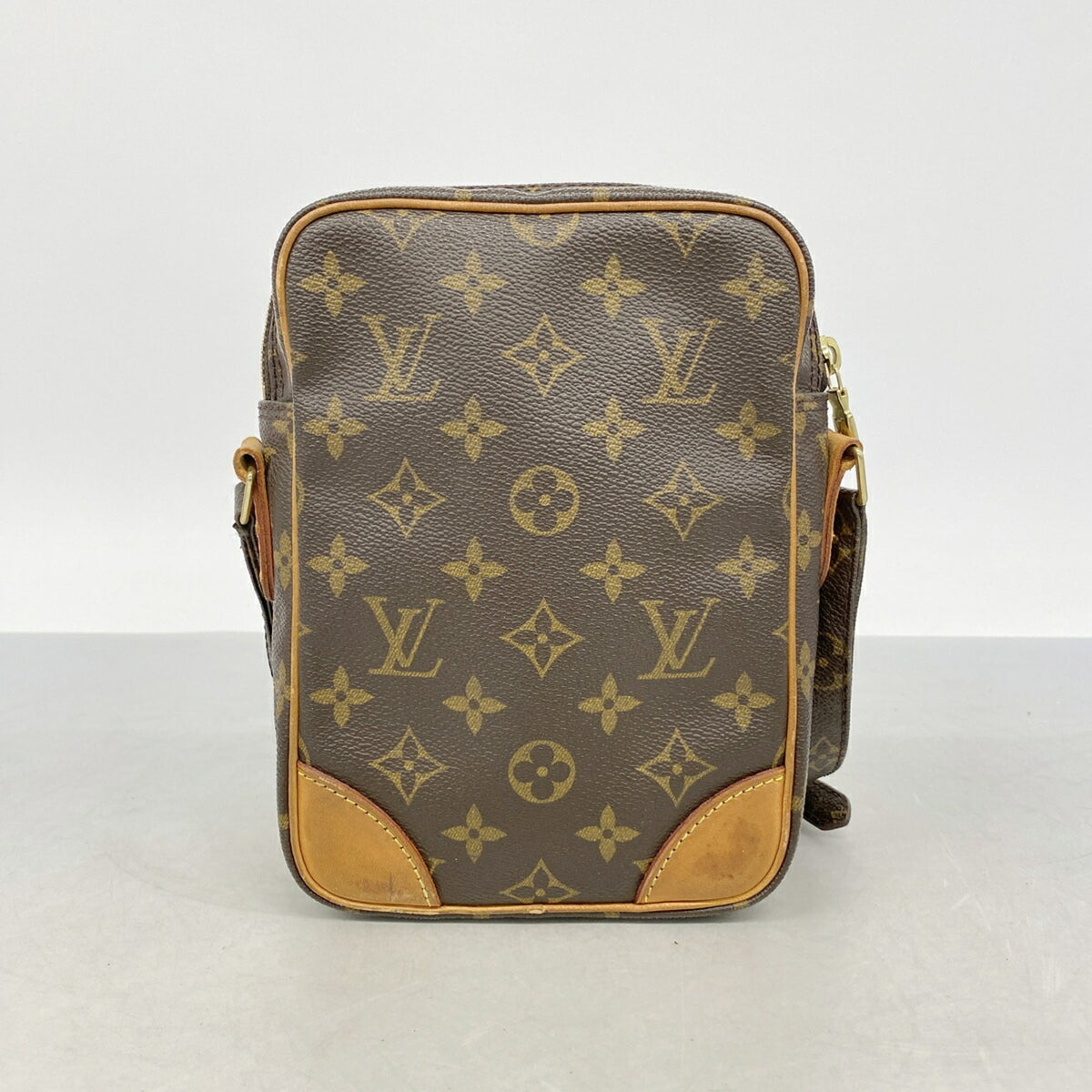 Louis Vuitton Brown Shoulder Bag (Pre-Owned)