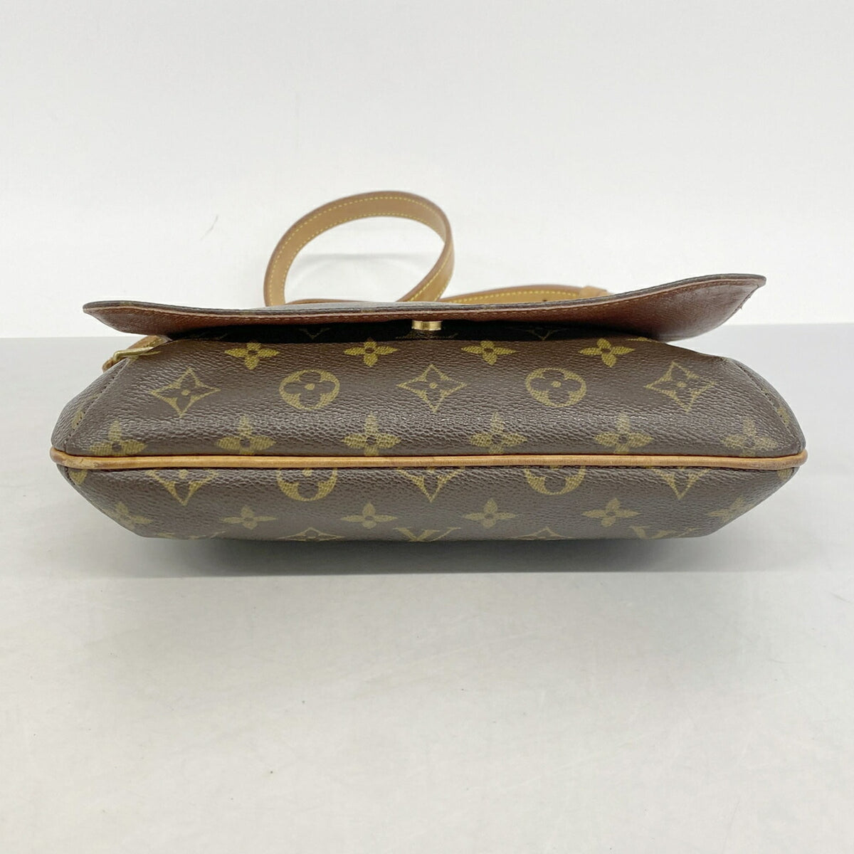 Louis Vuitton Brown Shoulder Bag (Pre-Owned)