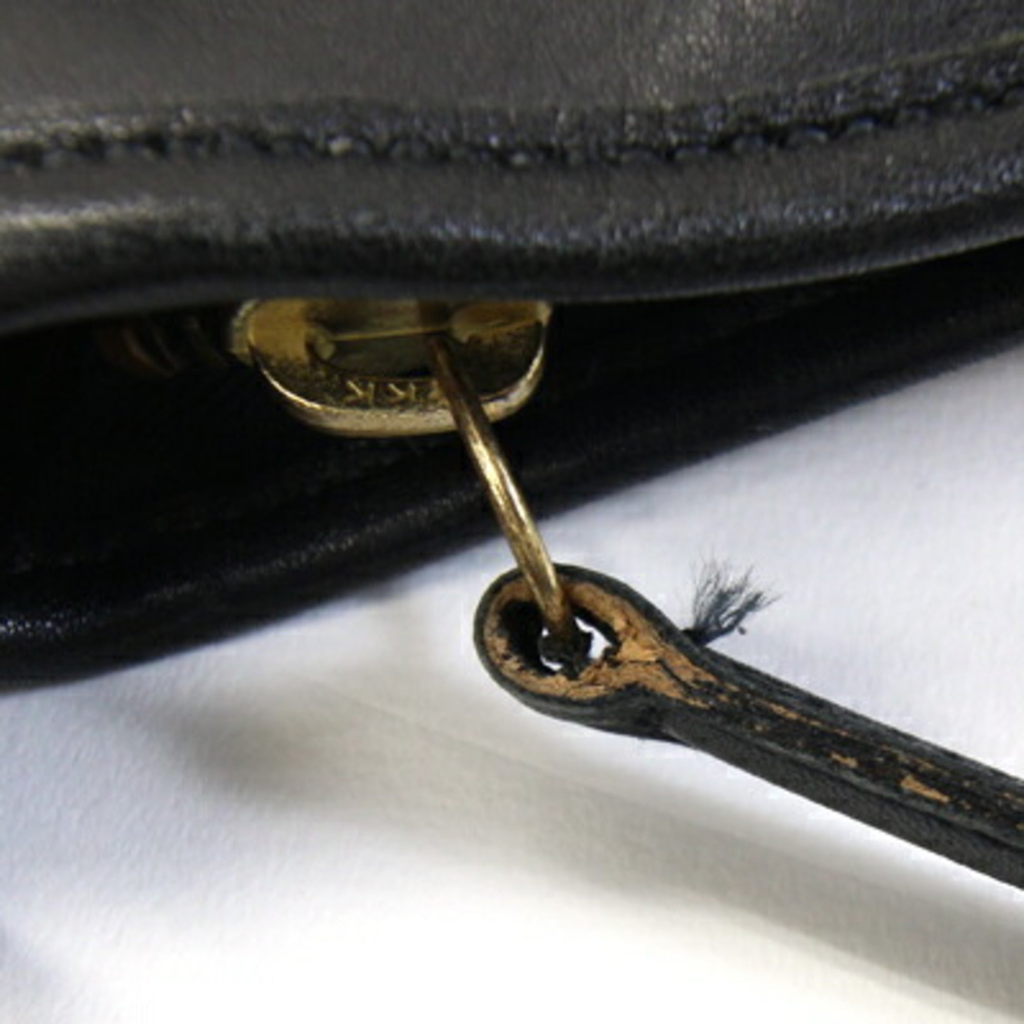 Coach Black Leather Shoulder Bag (Pre-Owned)