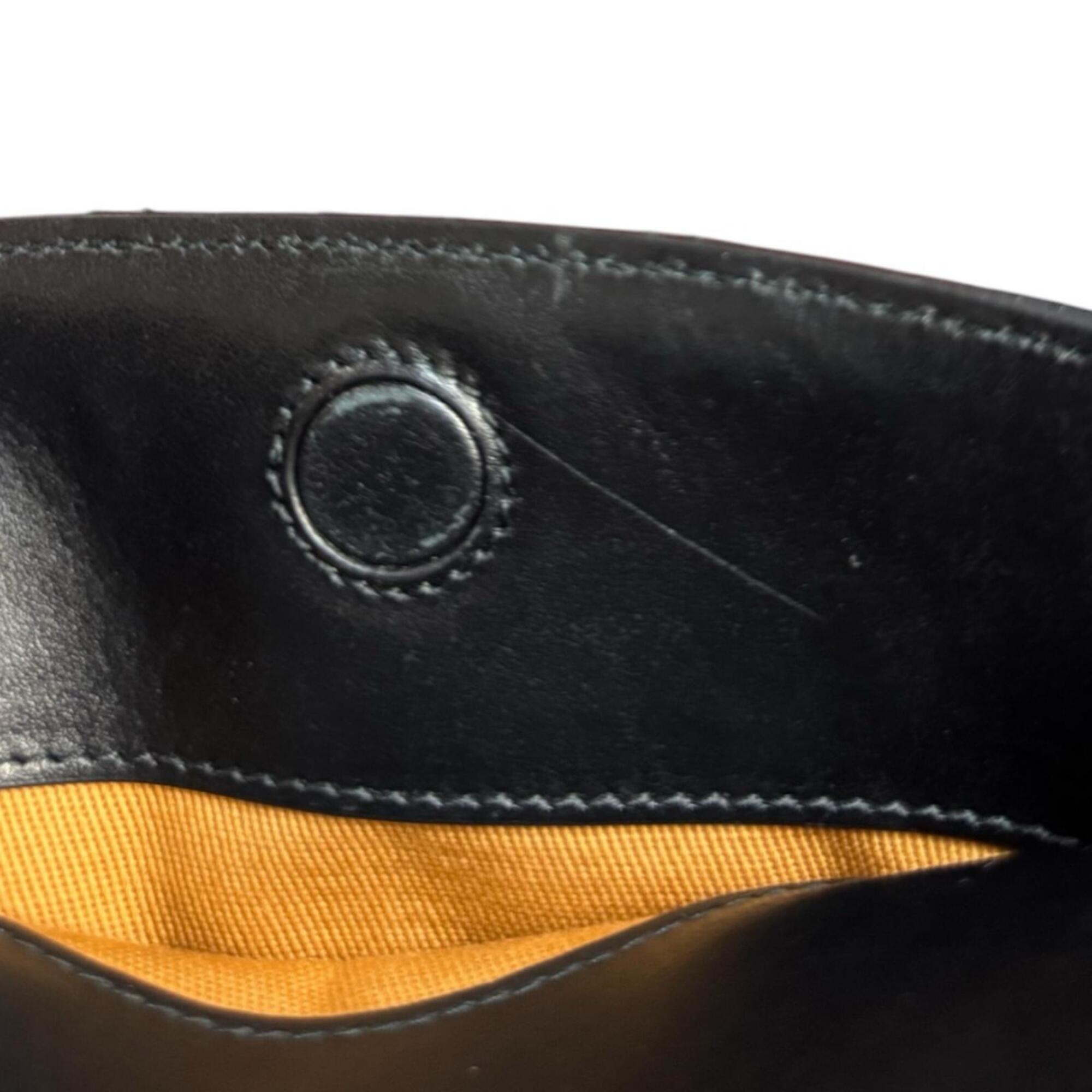 Salvatore Ferragamo Black Leather Shoulder Bag (Pre-Owned)