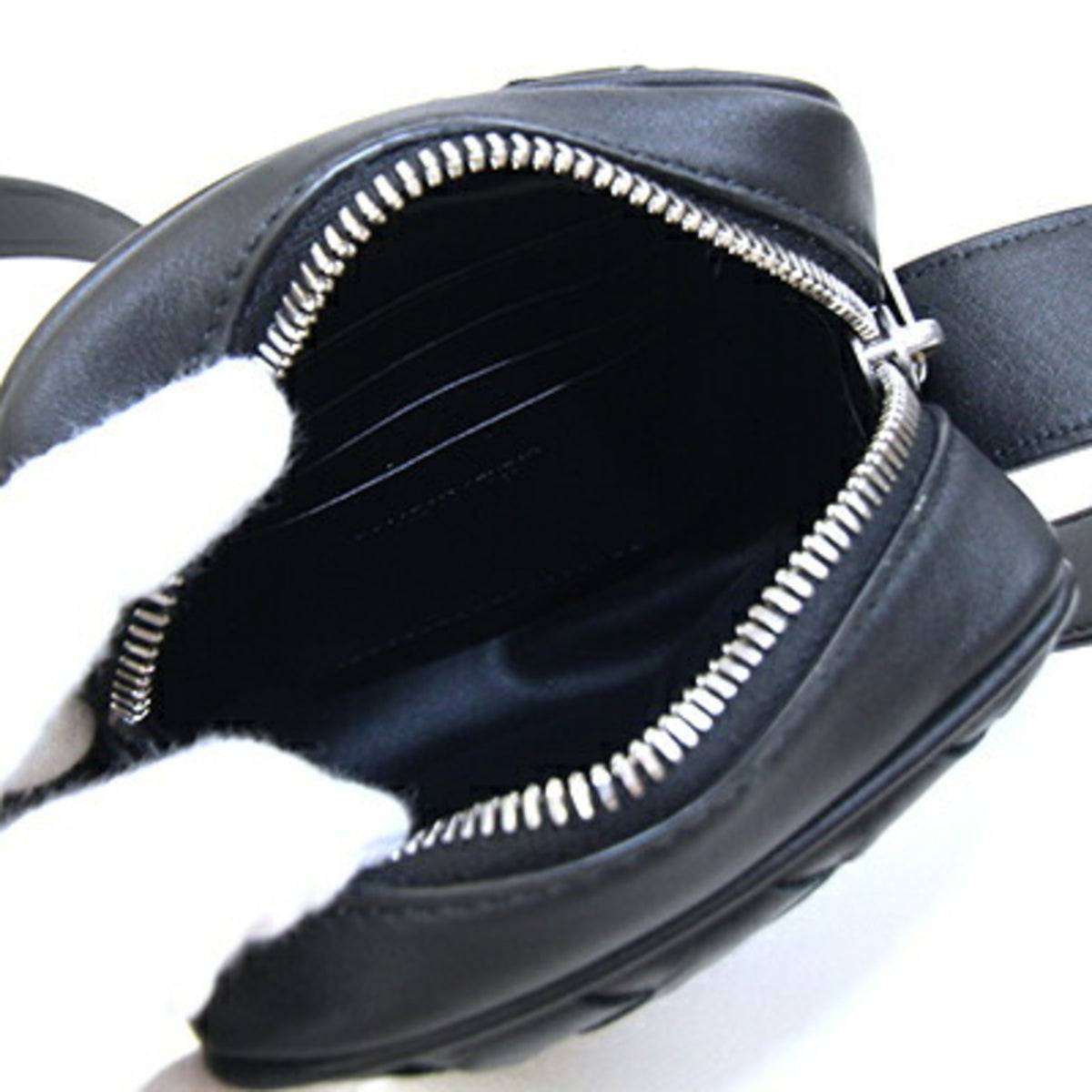 Bottega Veneta Intrecciato Black Leather Pochette Shoulder Bag (Pre-Owned)