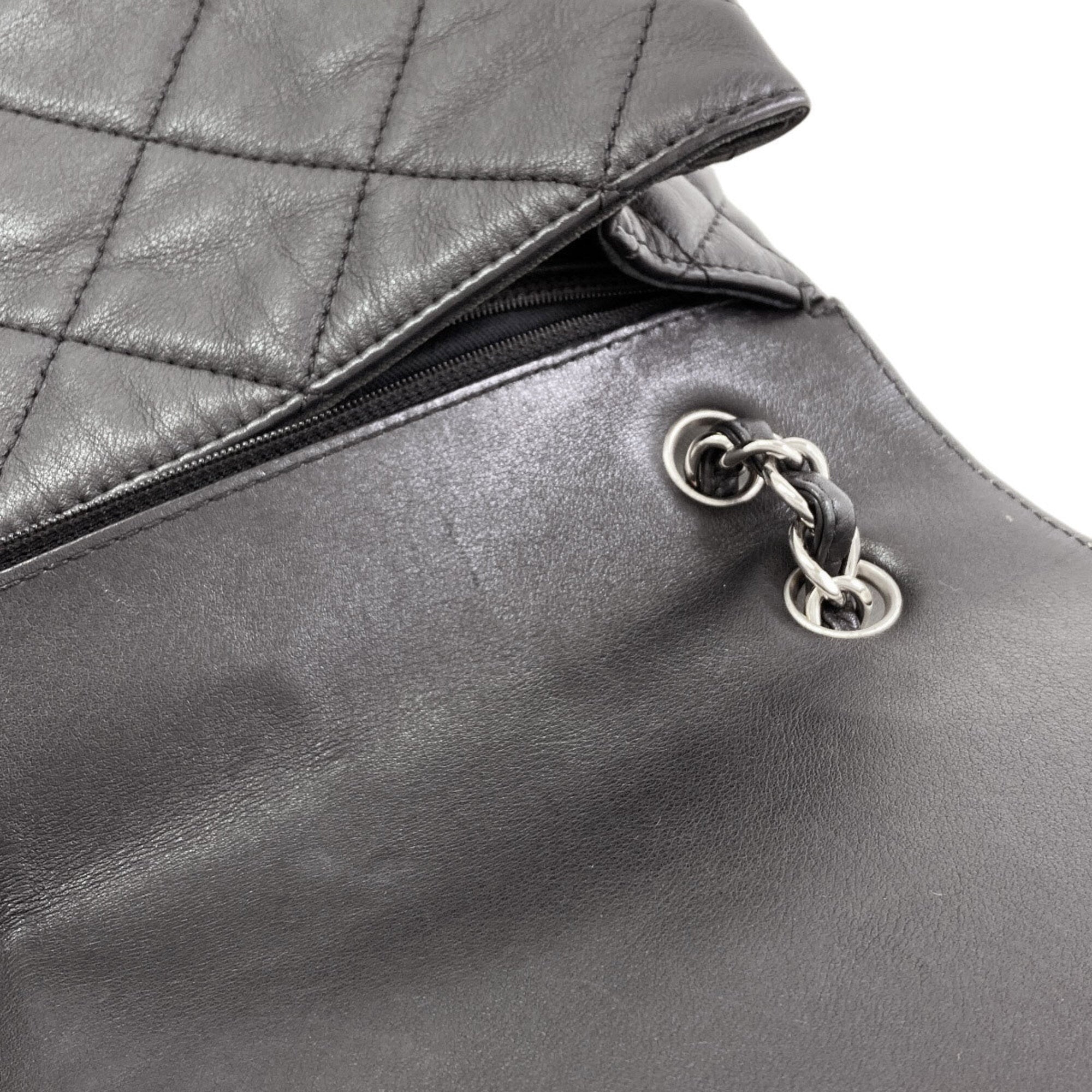 Chanel Black Leather Shoulder Bag (Pre-Owned)