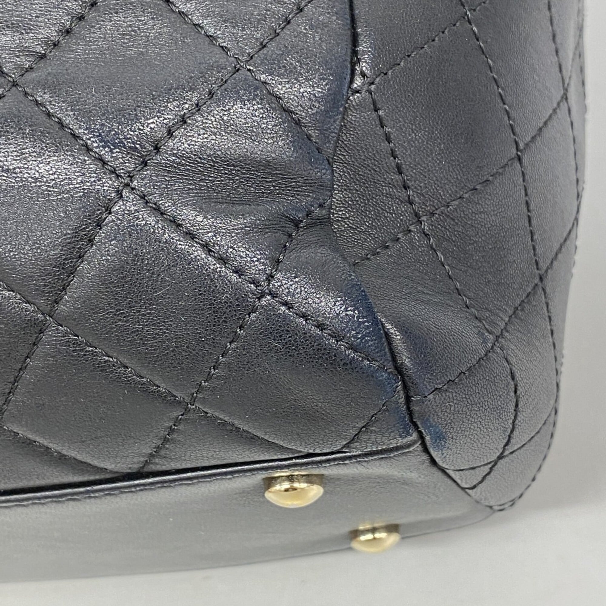 Chanel Black Leather Shoulder Bag (Pre-Owned)