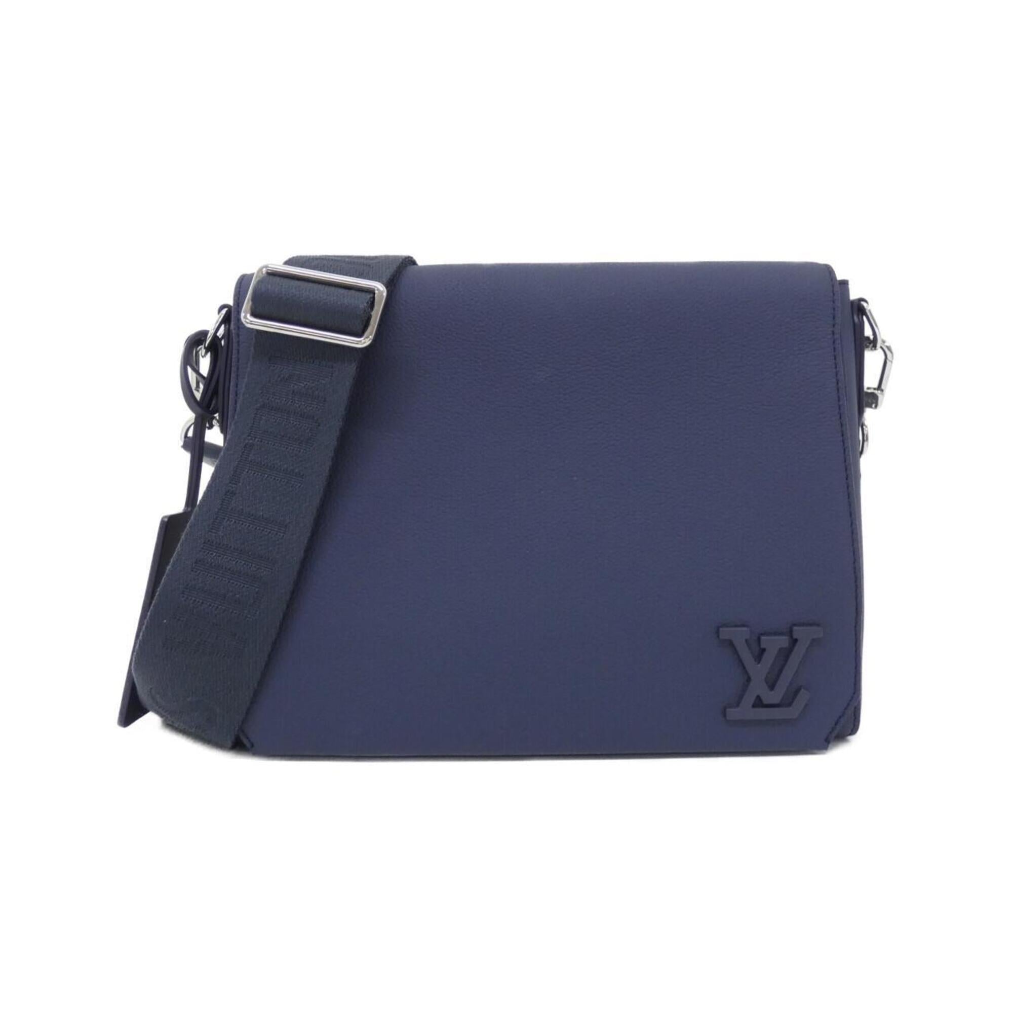 Louis Vuitton Blue Leather Shoulder Bag (Pre-Owned)