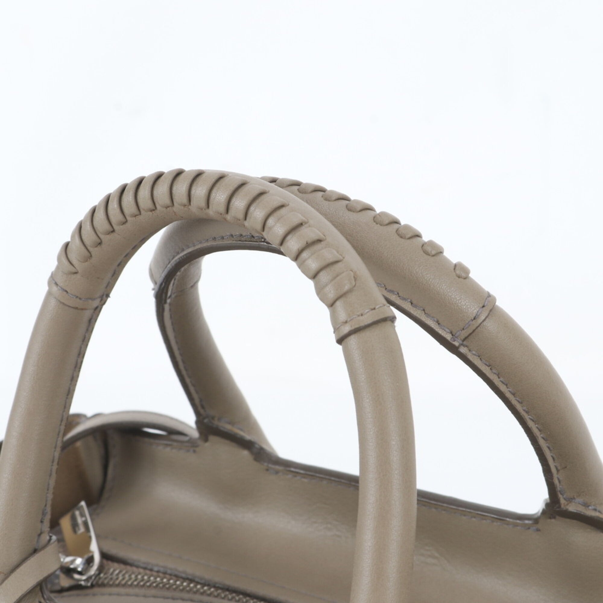 Salvatore Ferragamo Grayish Leather Shoulder Bag (Pre-Owned)