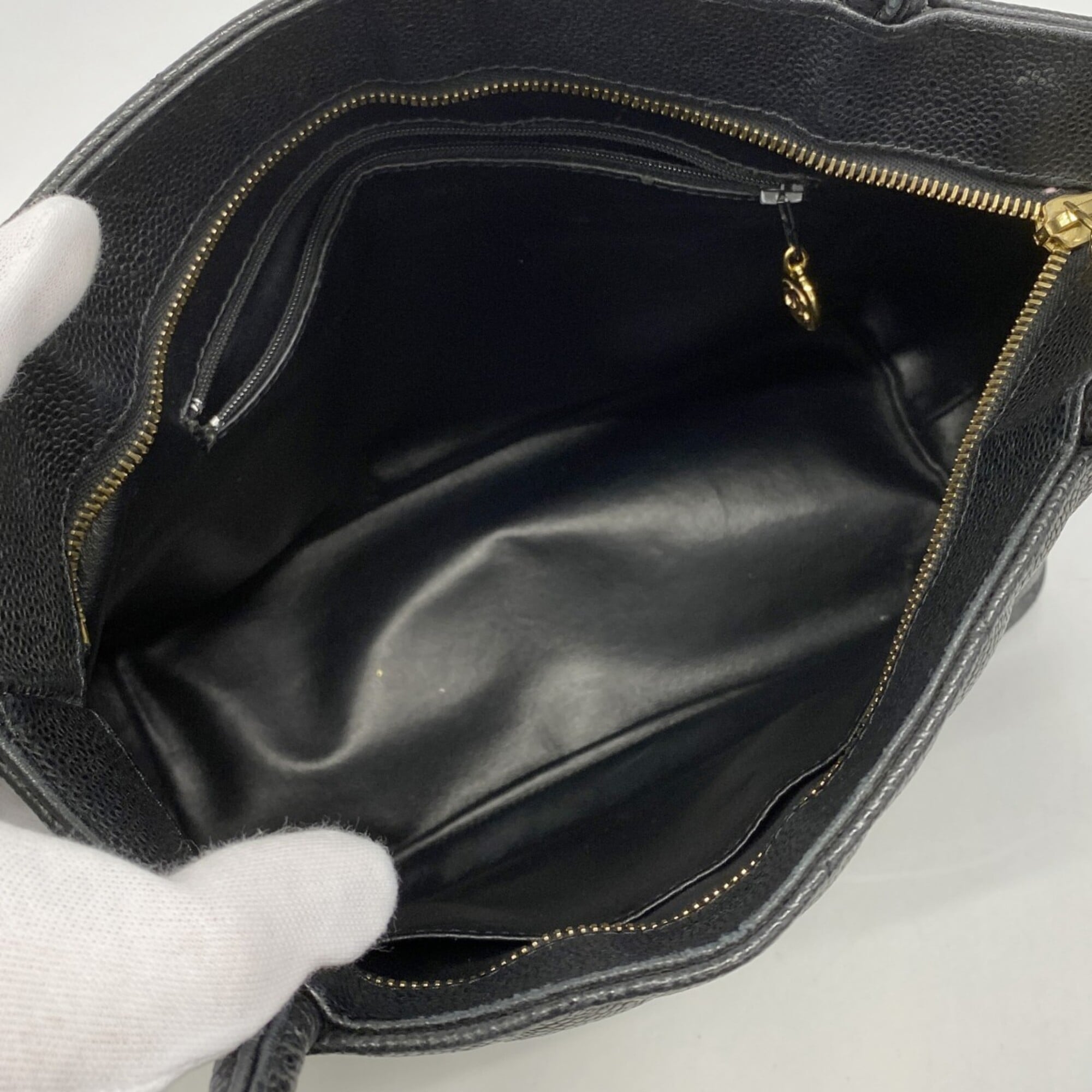 Chanel Black Grained Calfskin Tote Bag (Pre-Owned)
