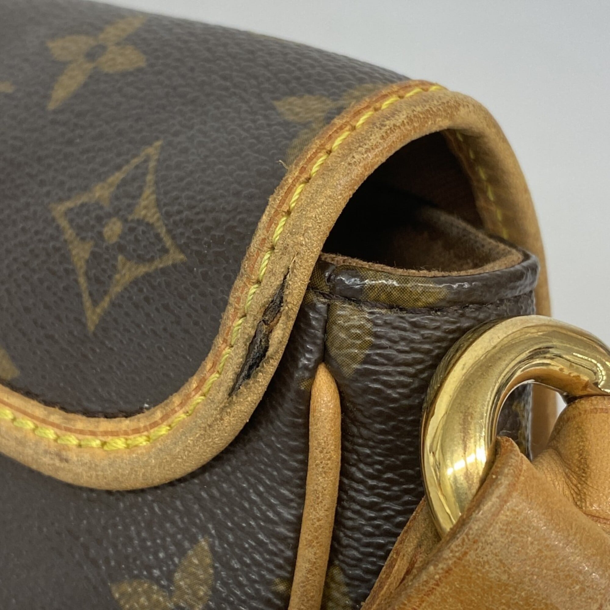 Louis Vuitton Brown Shoulder Bag (Pre-Owned)