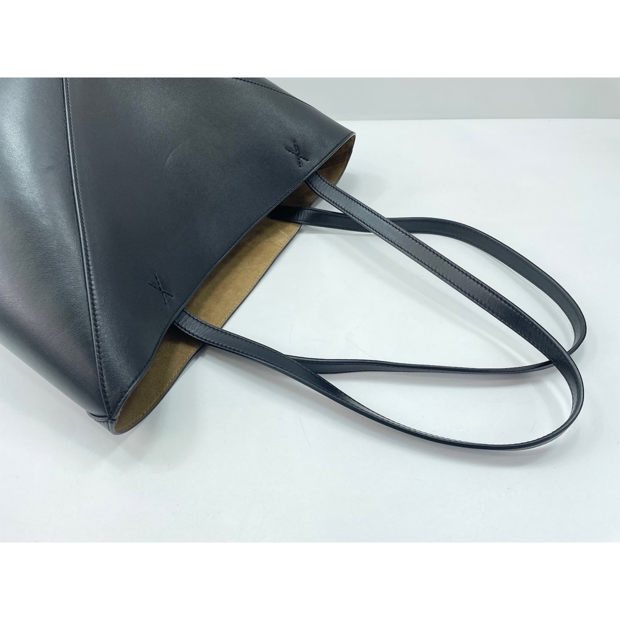 Loewe Black Tote Bag (Pre-Owned)