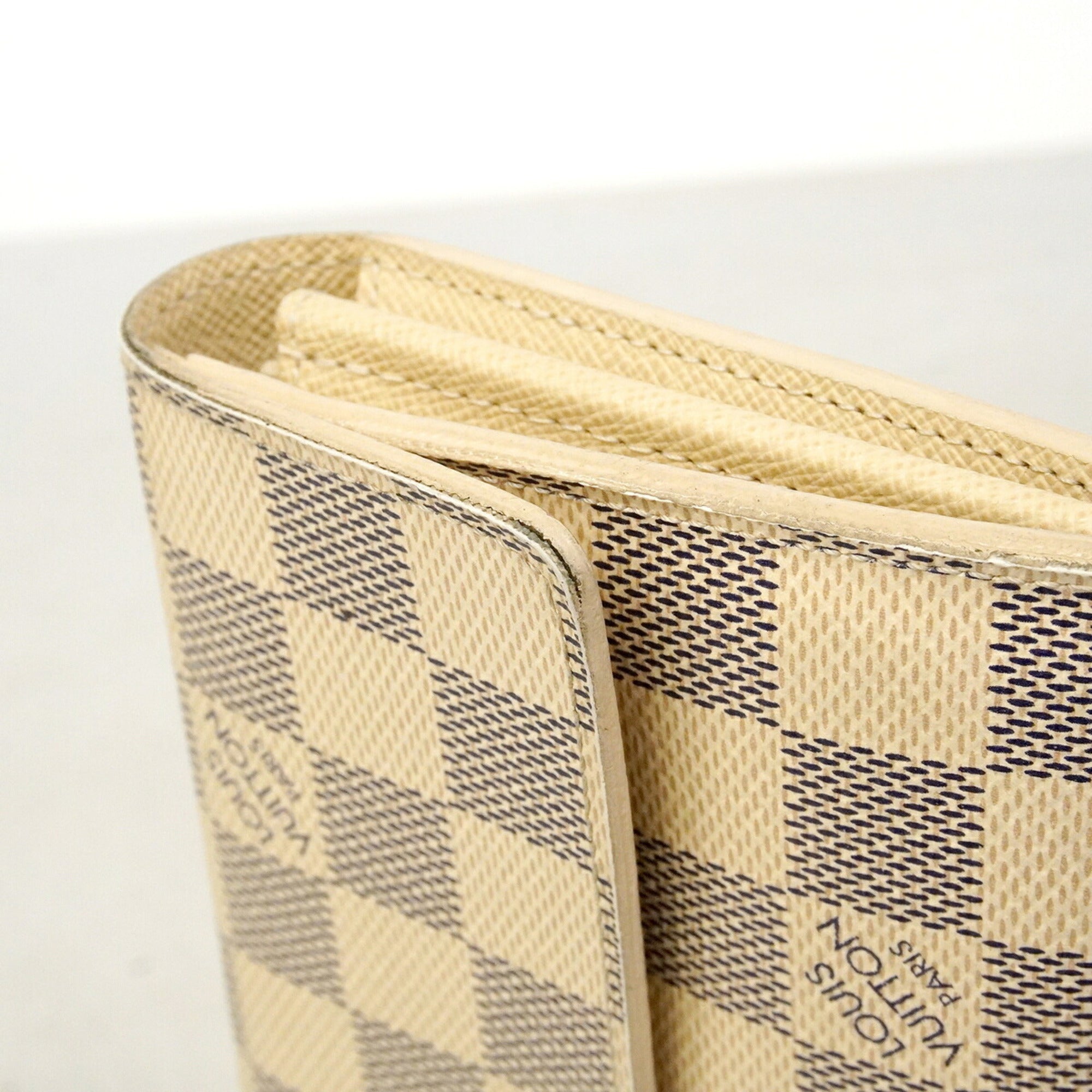 Louis Vuitton White Long Wallet (Bi-Fold) (Pre-Owned)