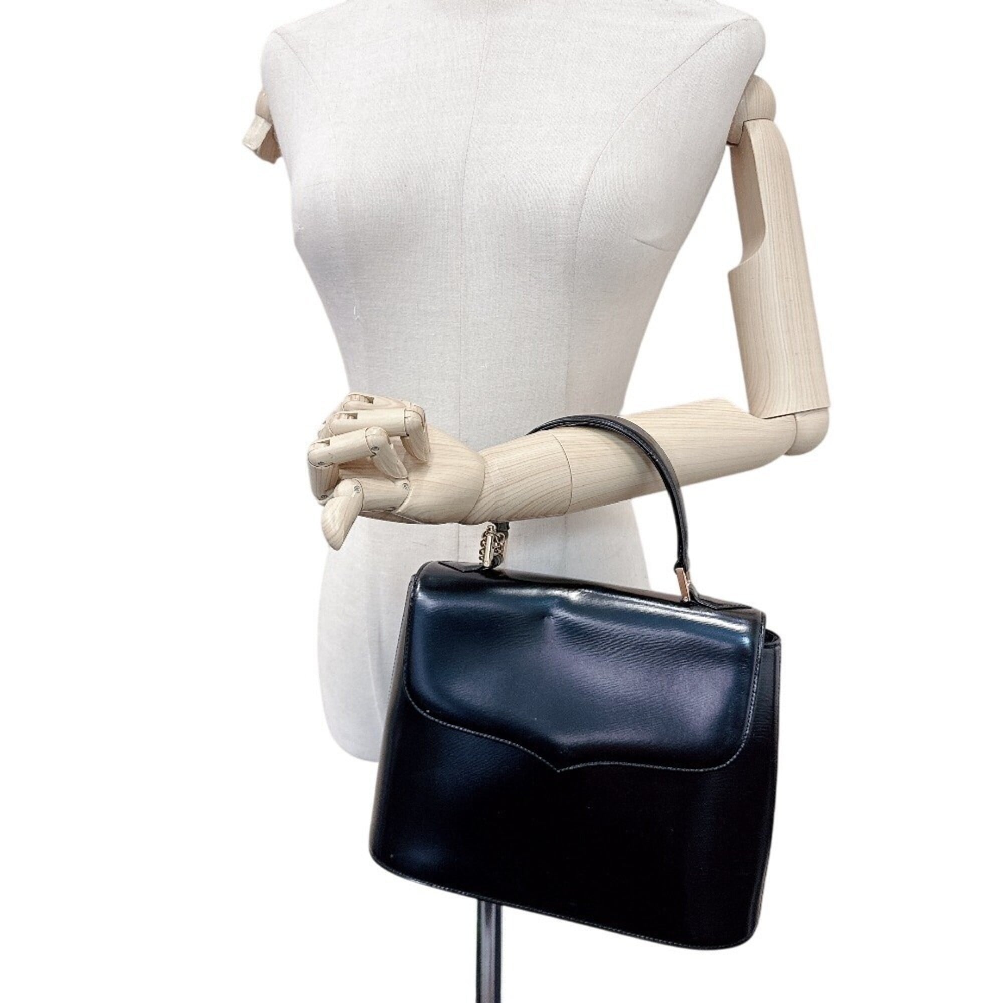Yves Saint Laurent Black Leather Shoulder Bag (Pre-Owned)