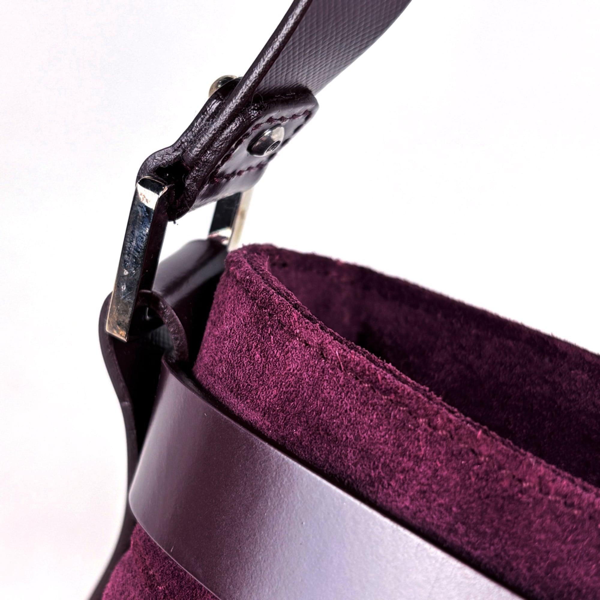 Salvatore Ferragamo Gancini Purple Suede Leather Shoulder Bag (Pre-Owned)