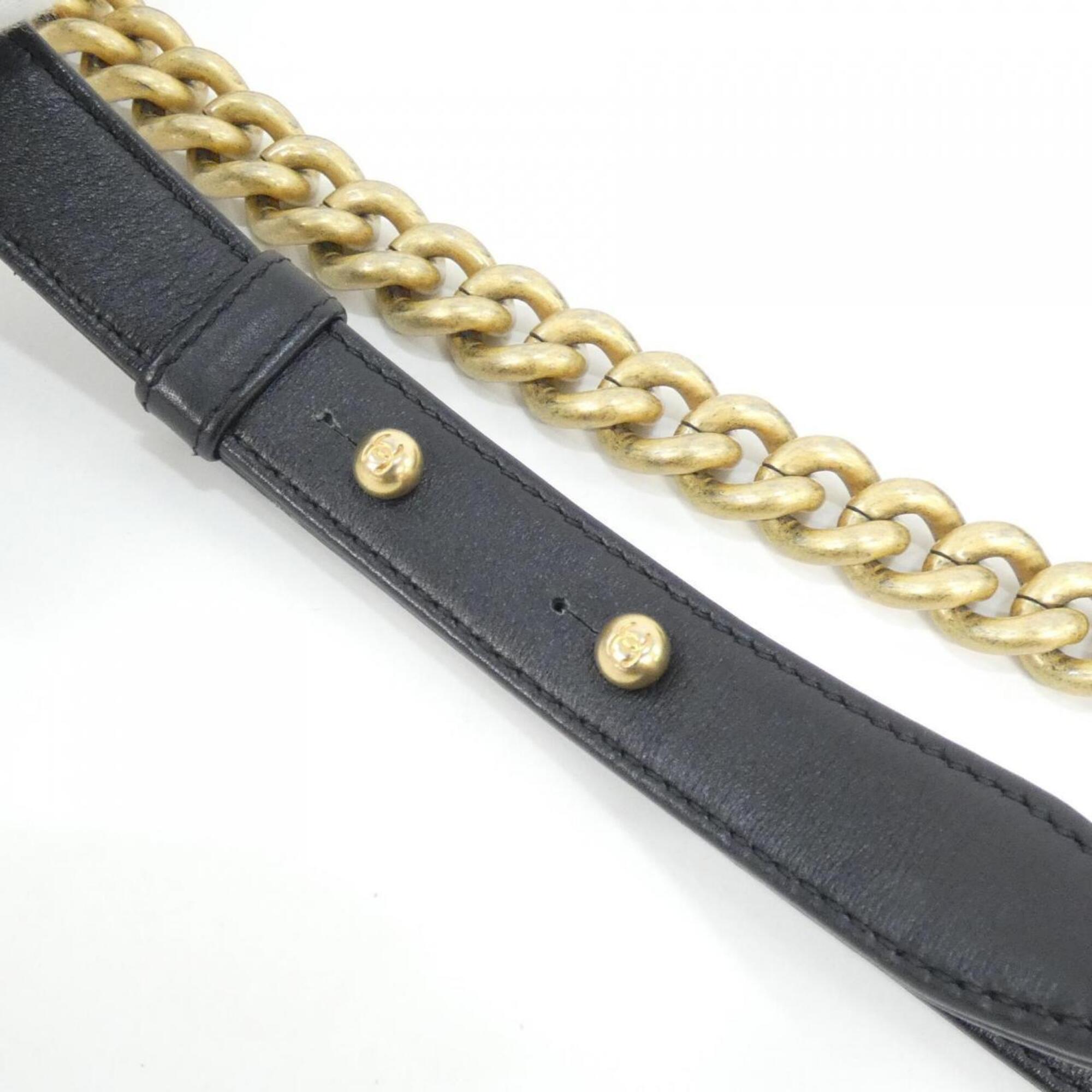 Chanel Black Leather Shoulder Bag (Pre-Owned)