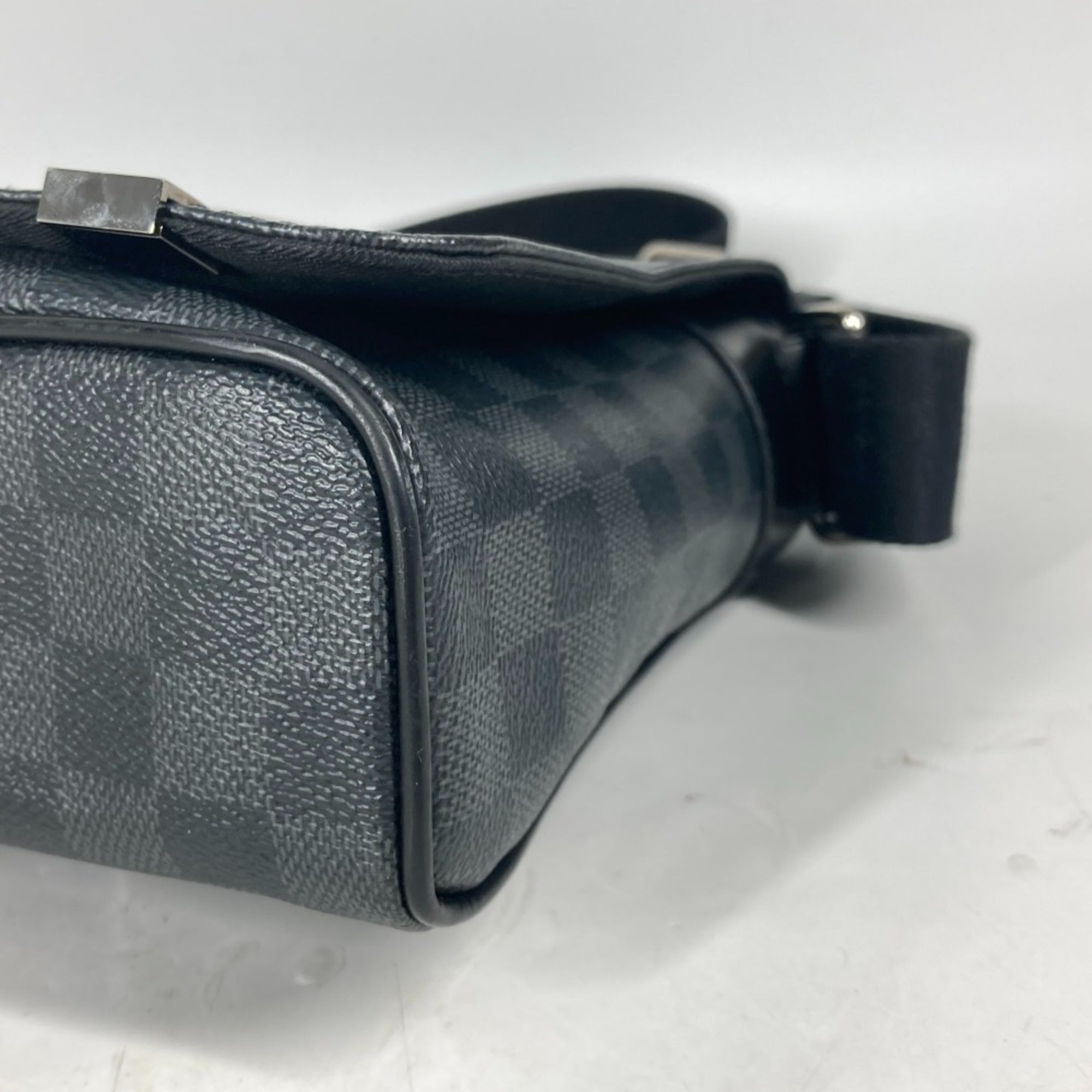 Louis Vuitton Black Damier Graphite Shoulder Bag (Pre-Owned)