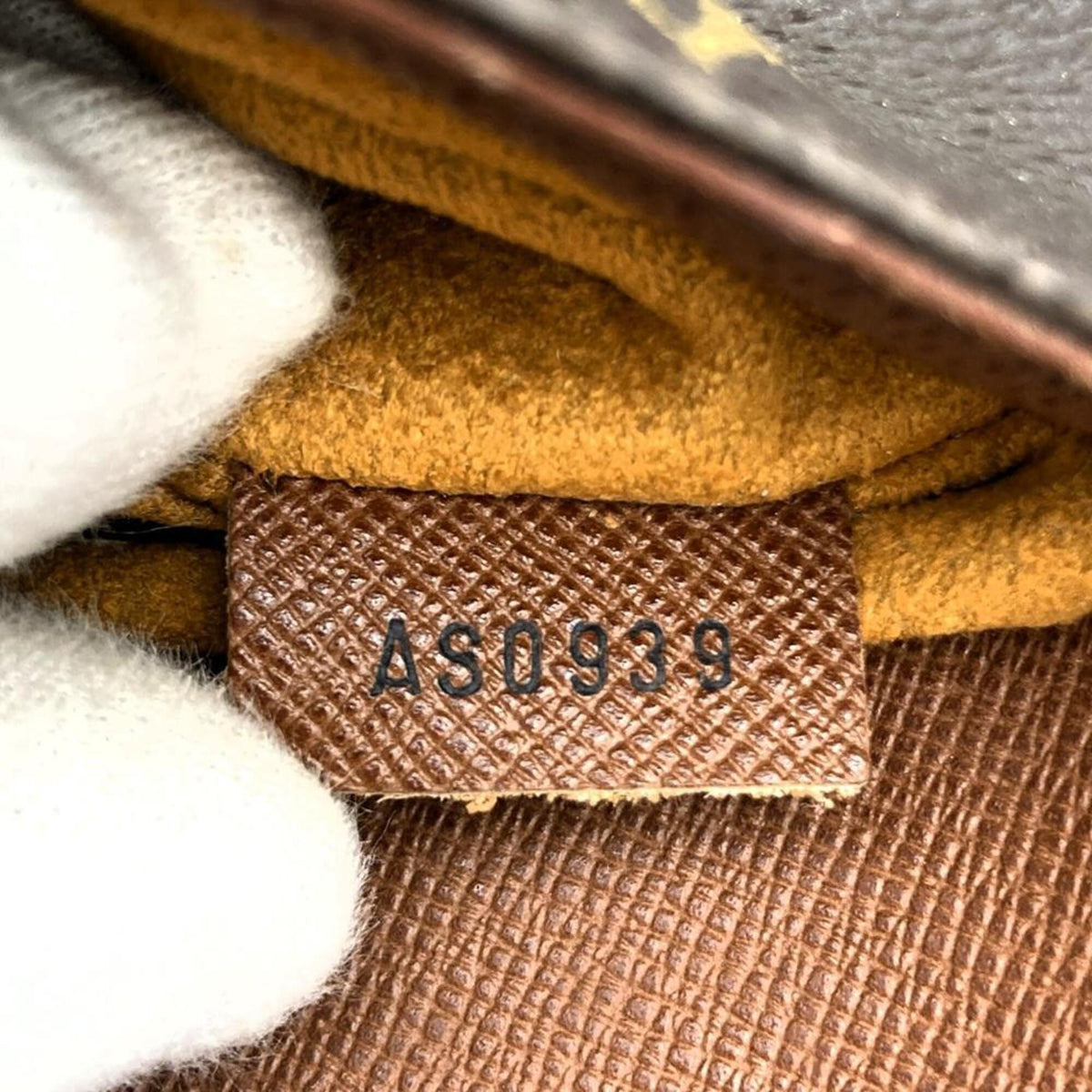 Louis Vuitton Brown Monogram Canvas Shoulder Bag (Pre-Owned)