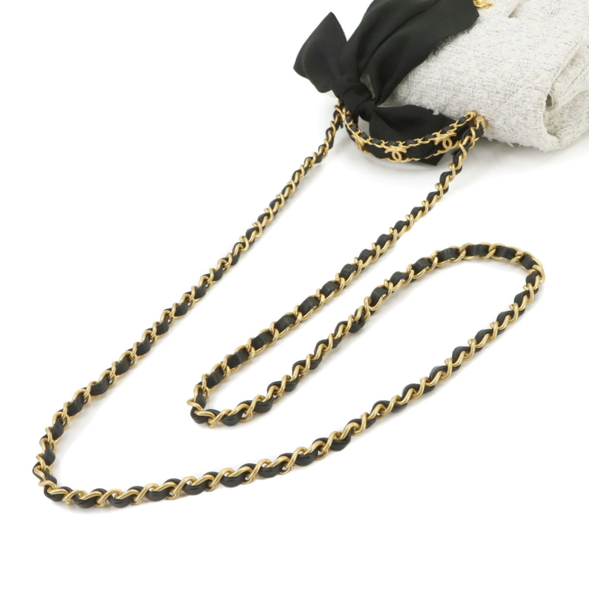 Chanel White Tweed Handbag Shoulder Bag (Pre-Owned)