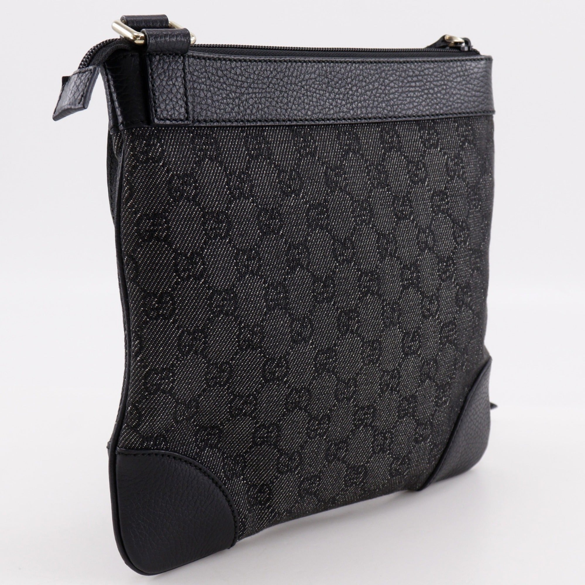 Gucci Black Gg Canvas Shoulder Bag (Pre-Owned)