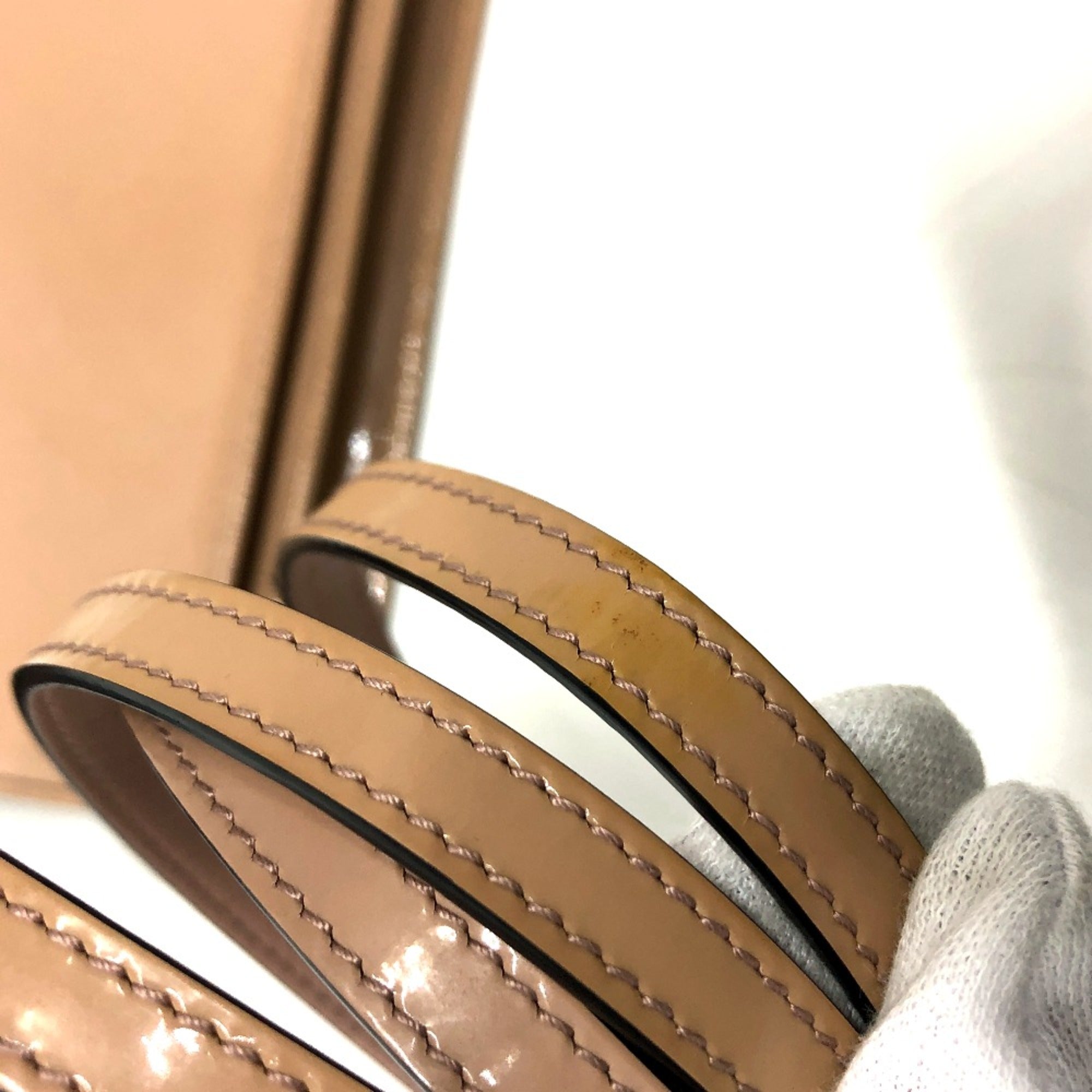 Gucci Beige Patent Leather Shoulder Bag (Pre-Owned)