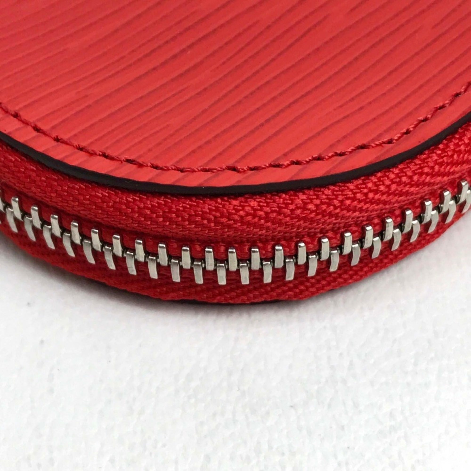 Louis Vuitton Red Color Epi Leather Clutch Bag Pochette (Pre-Owned)