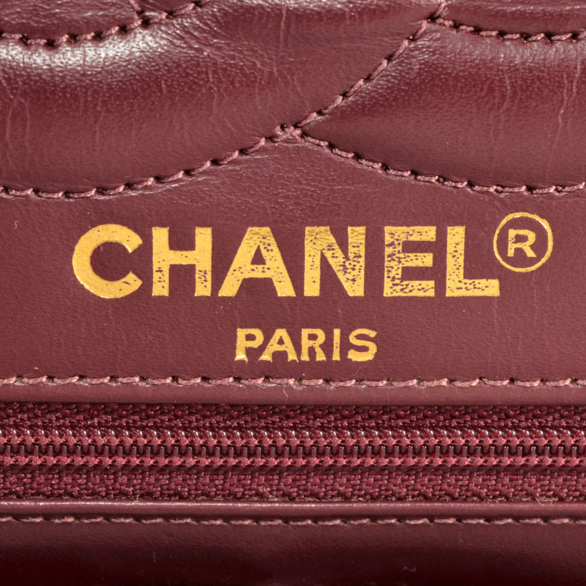 Chanel Black Leather Shoulder Bag (Pre-Owned)