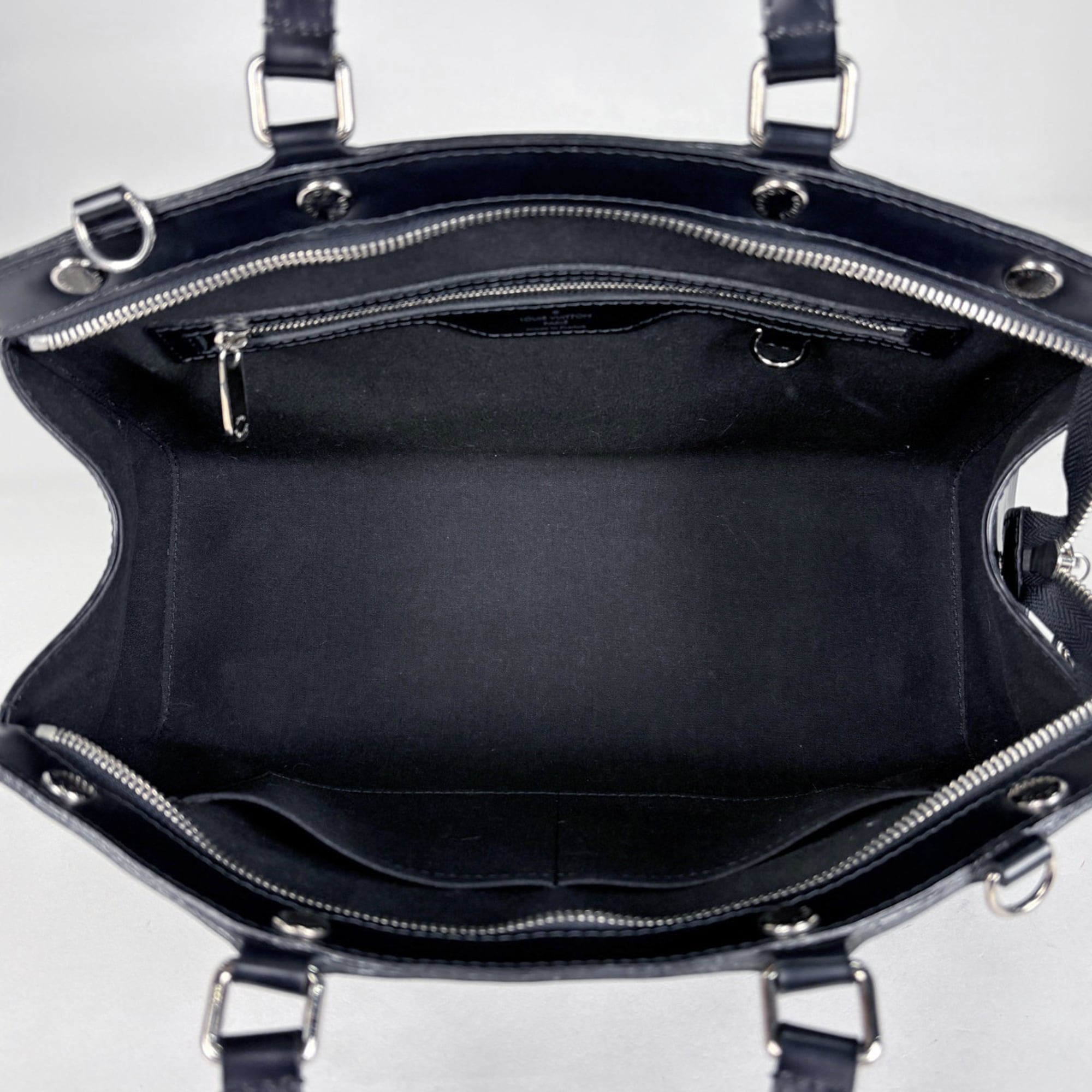 Louis Vuitton Black Noir Epi Leather Handbag (Pre-Owned)