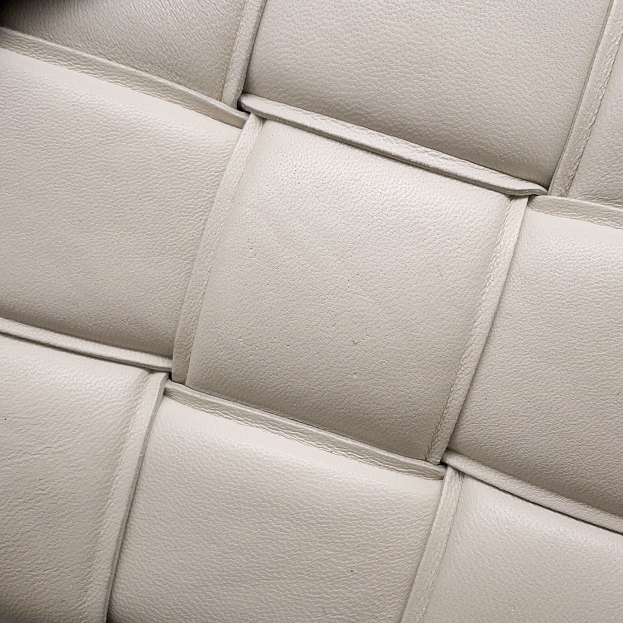 Bottega Veneta White Leather Handbag Shoulder Bag (Pre-Owned)
