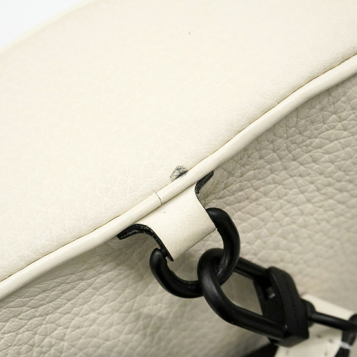Louis Vuitton Blanc Sling Bag (Pre-Owned)