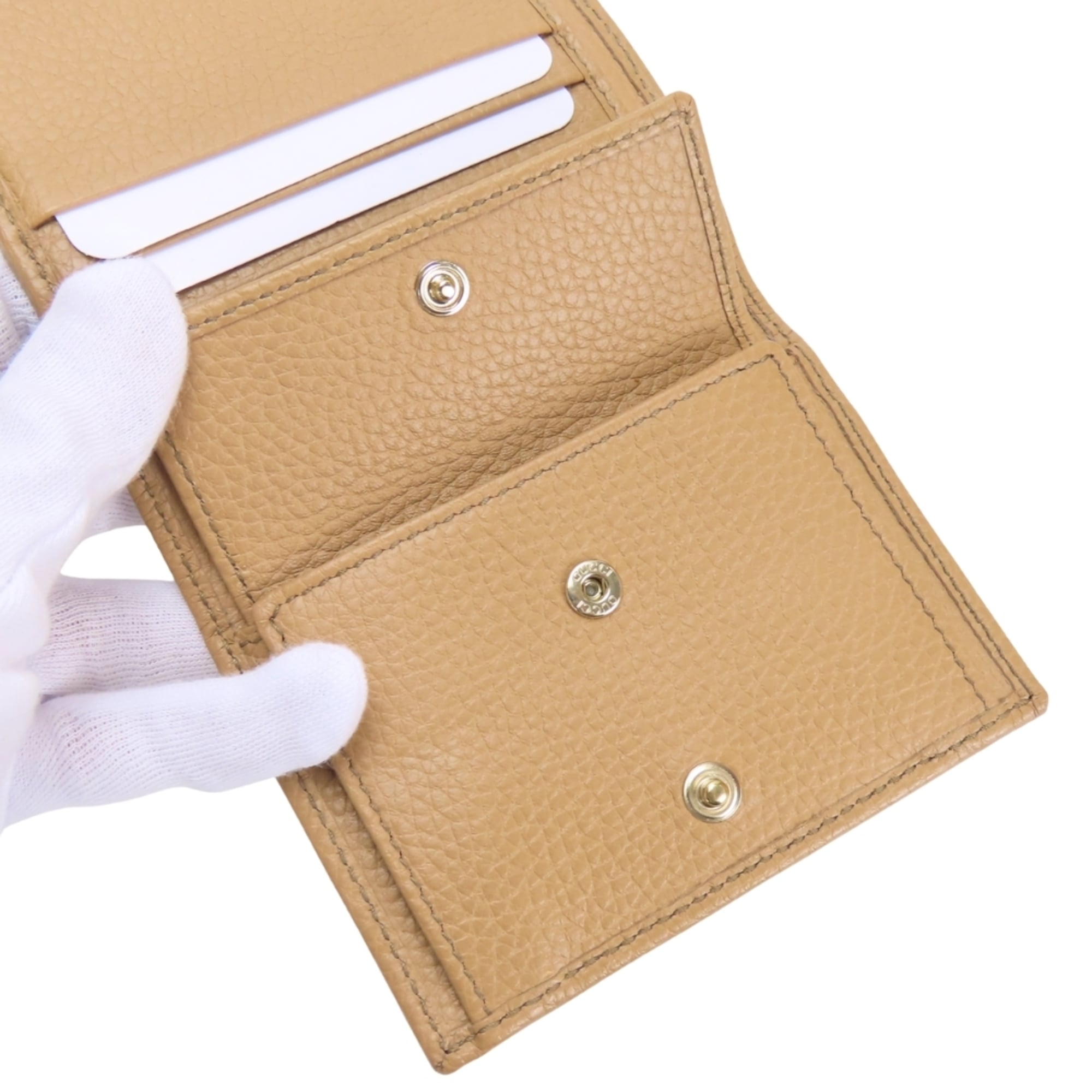 Gucci Beige Leather Wallet (Tri-Fold) (Pre-Owned)