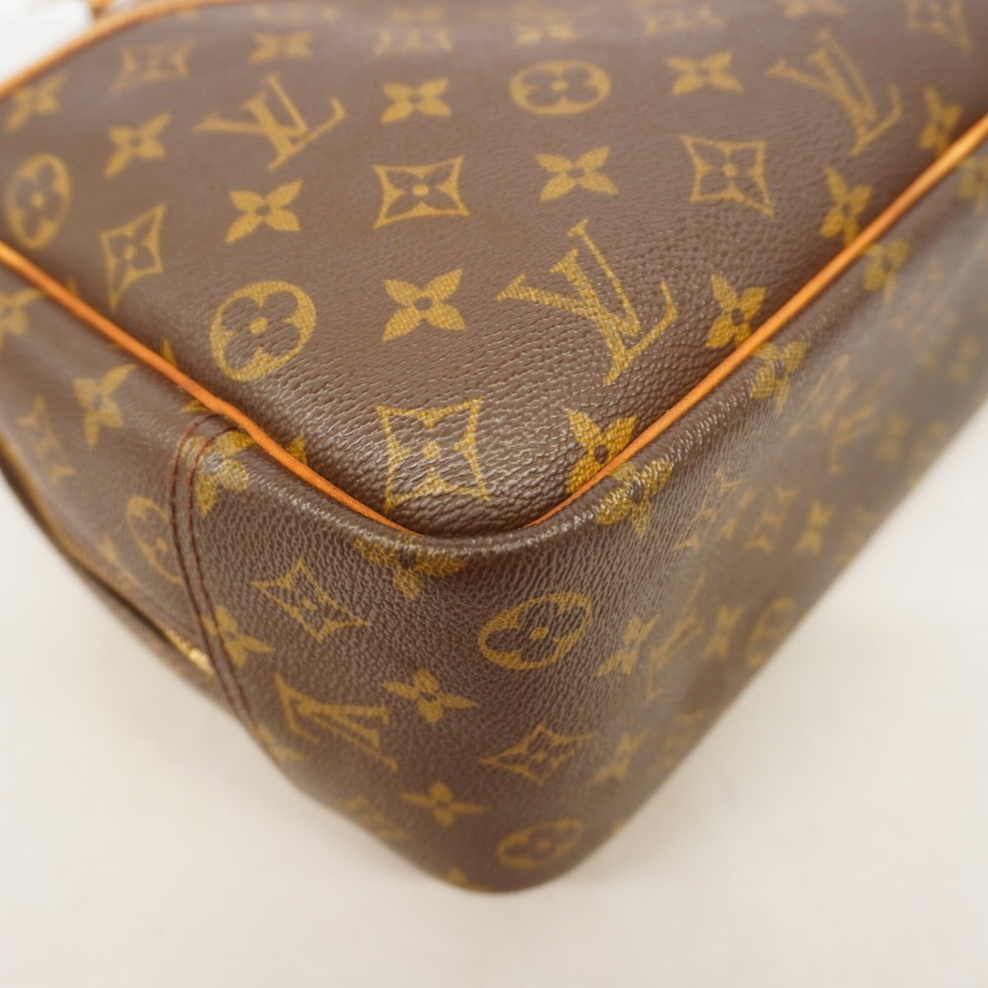 Louis Vuitton Brown Handbag (Pre-Owned)