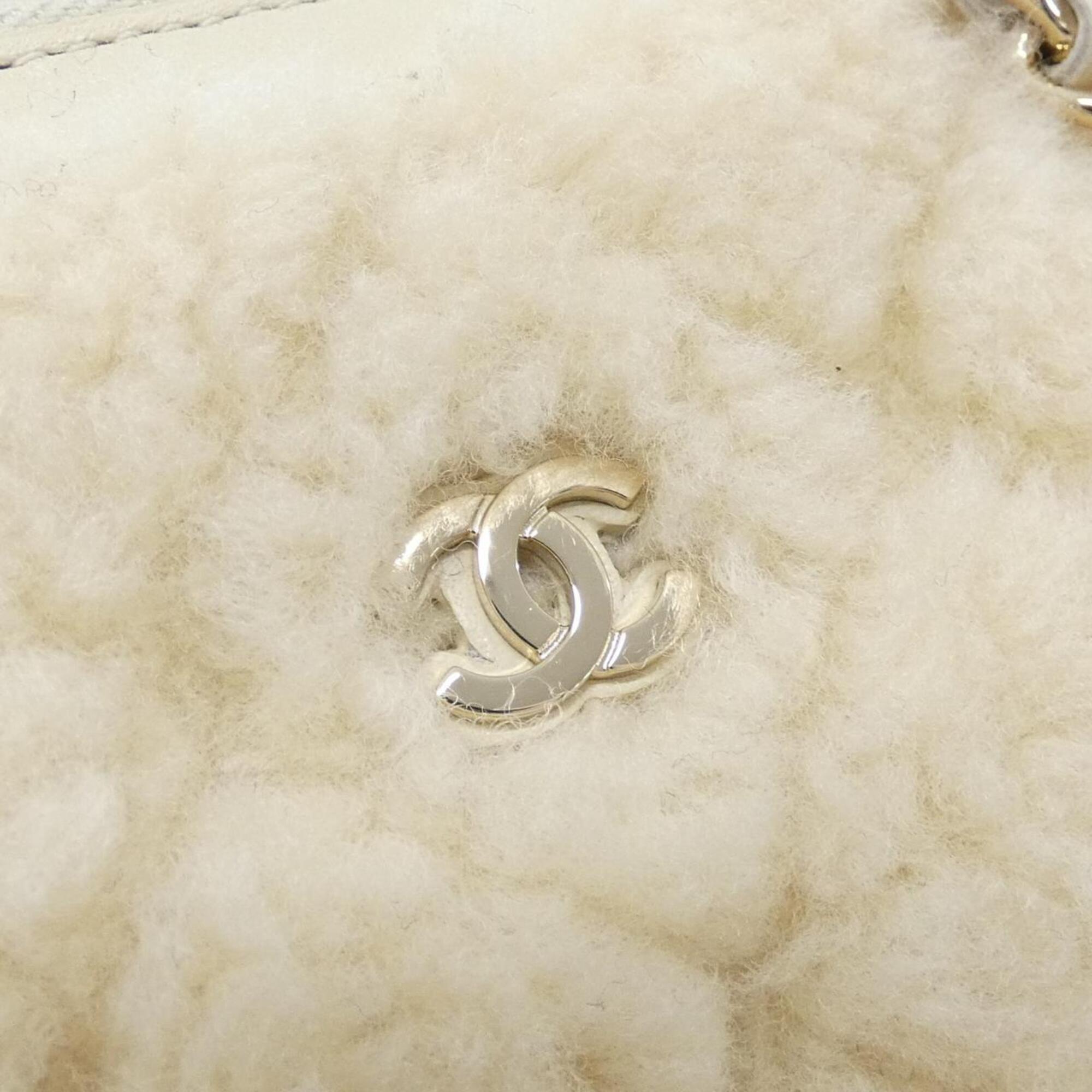 Chanel Ivory Handbag (Pre-Owned)