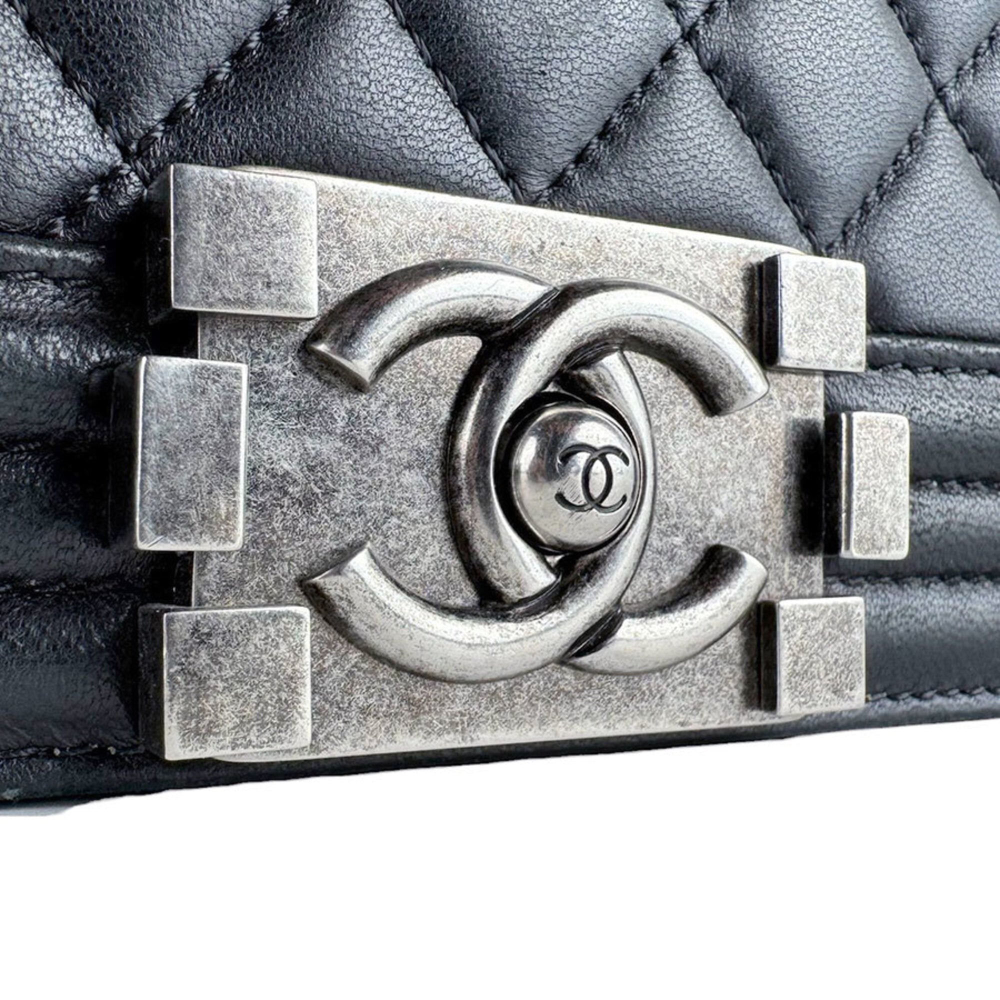 Chanel Black Leather Shoulder Bag (Pre-Owned)