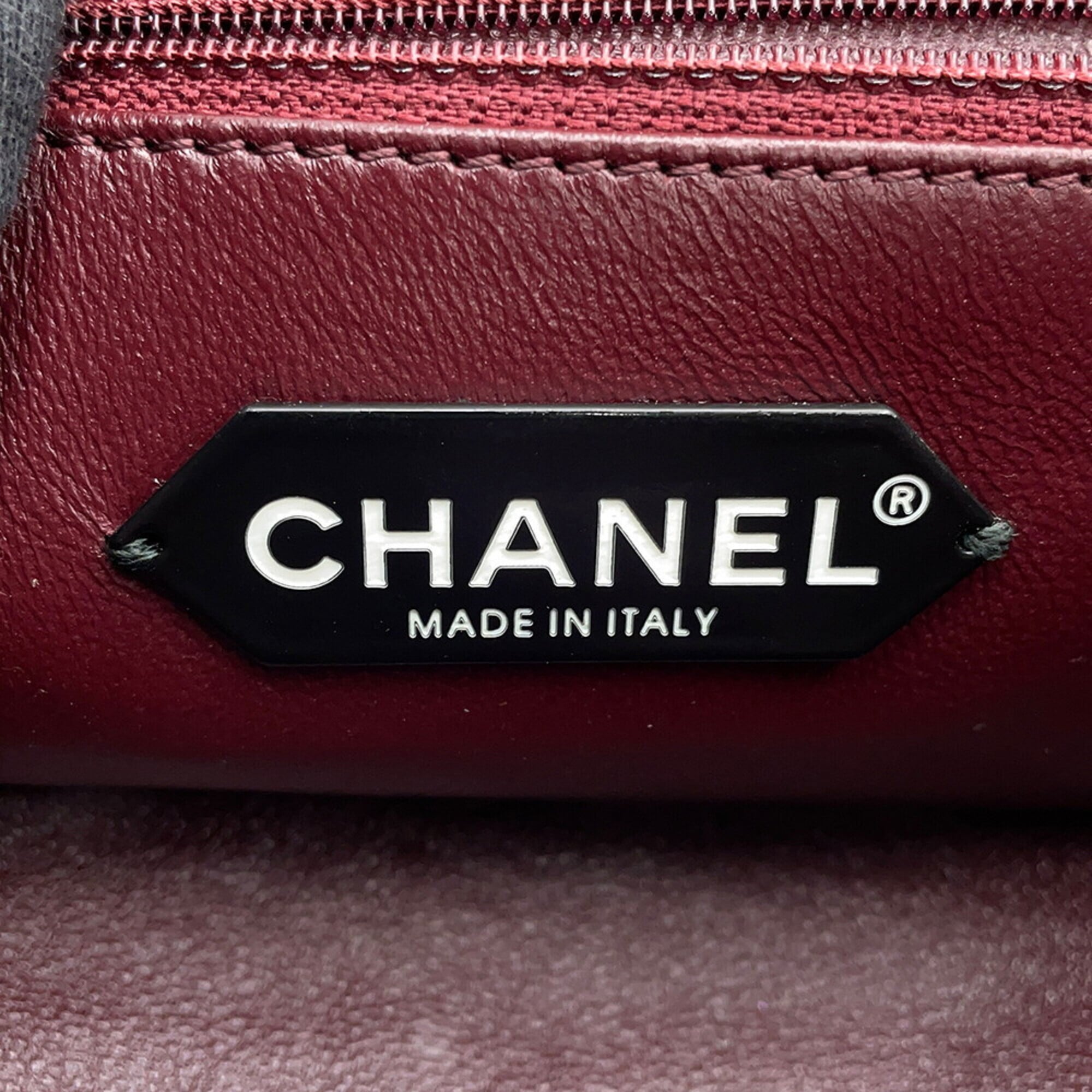 Chanel Matelasse Black Leather Handbag Shoulder Bag (Pre-Owned)