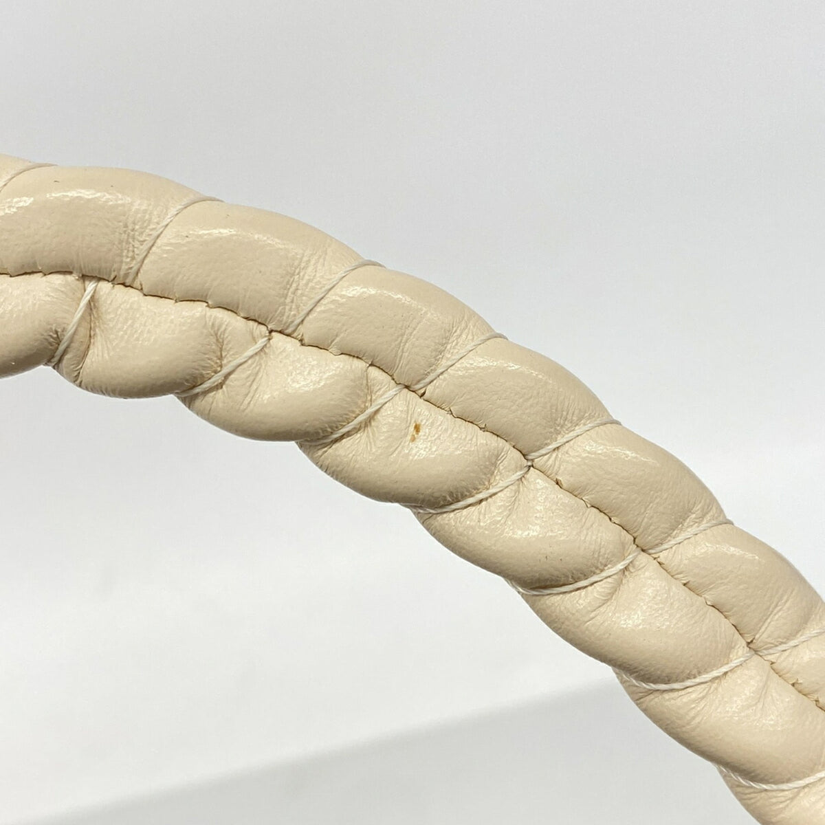 Louis Vuitton Cream Handbag (Pre-Owned)