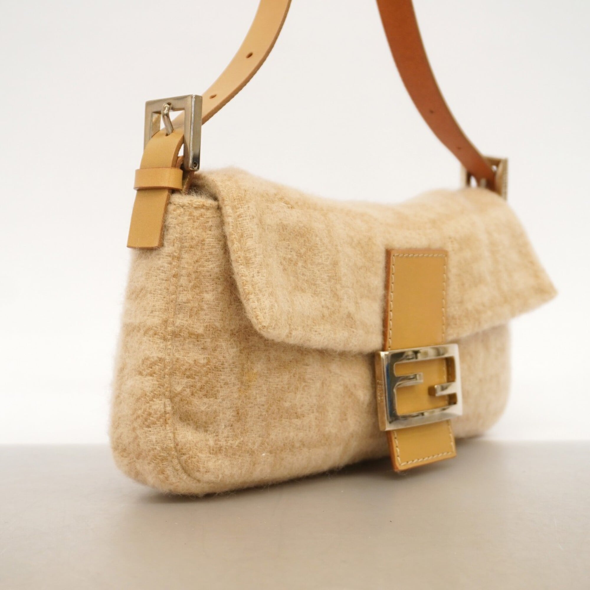 Fendi Beige Felt Handbag (Pre-Owned)