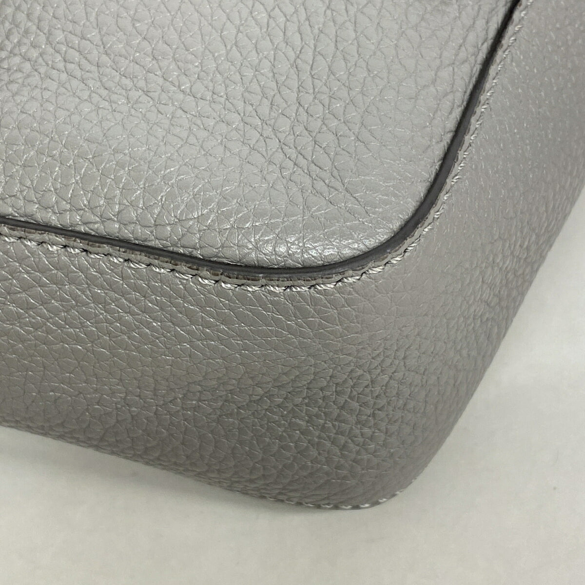 Fendi Gray Leather Shoulder Bag (Pre-Owned)