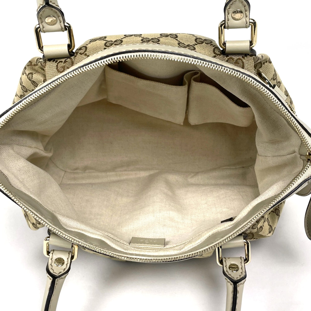 Gucci Beige Gg Canvas Handbag (Pre-Owned)