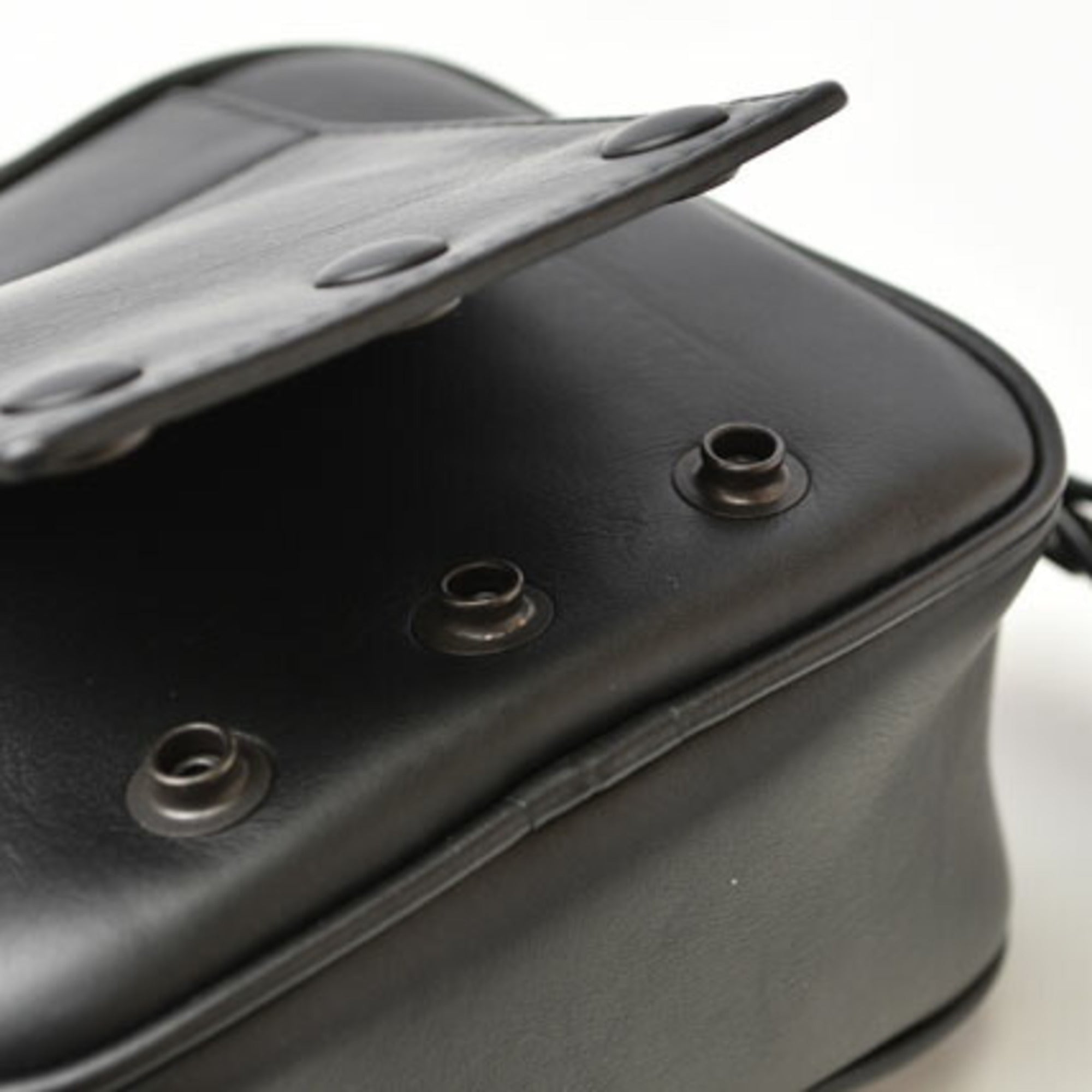 Bottega Veneta Black Leather Pouch Shoulder Bag (Pre-Owned)