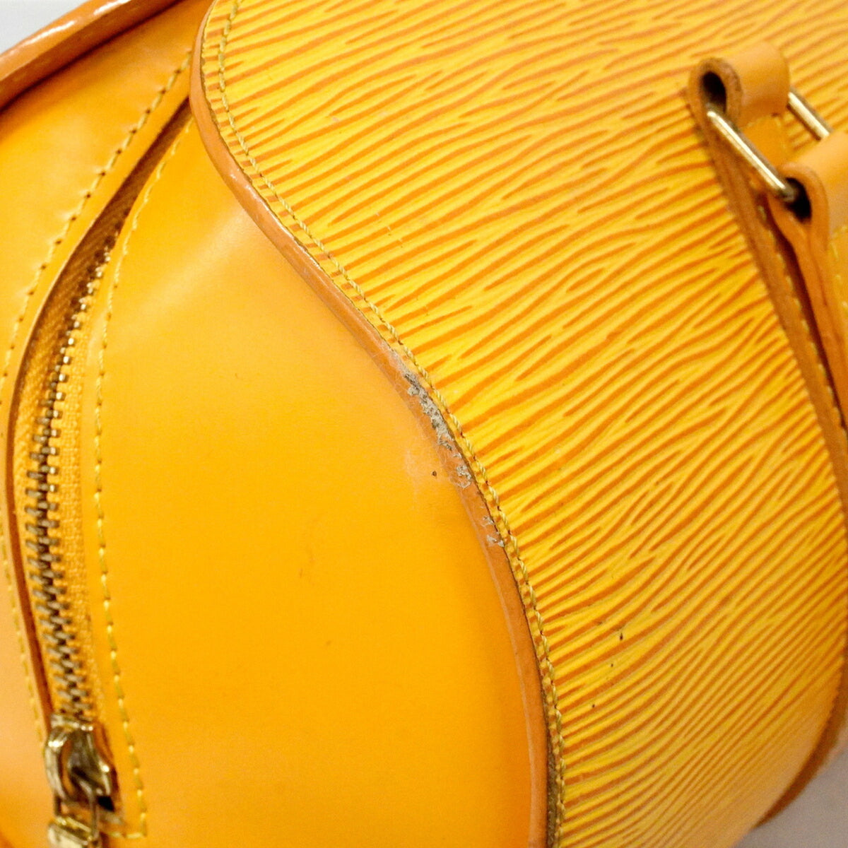 Louis Vuitton Jaune Handbag (Pre-Owned)