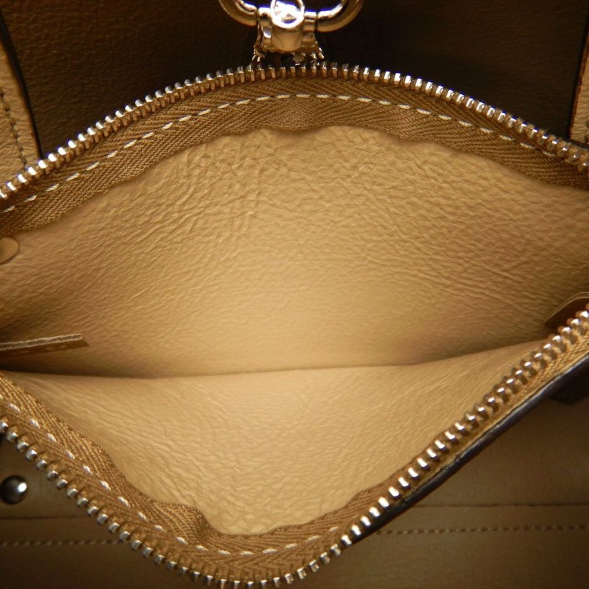Tod's Brown Leather Handbag (Pre-Owned)