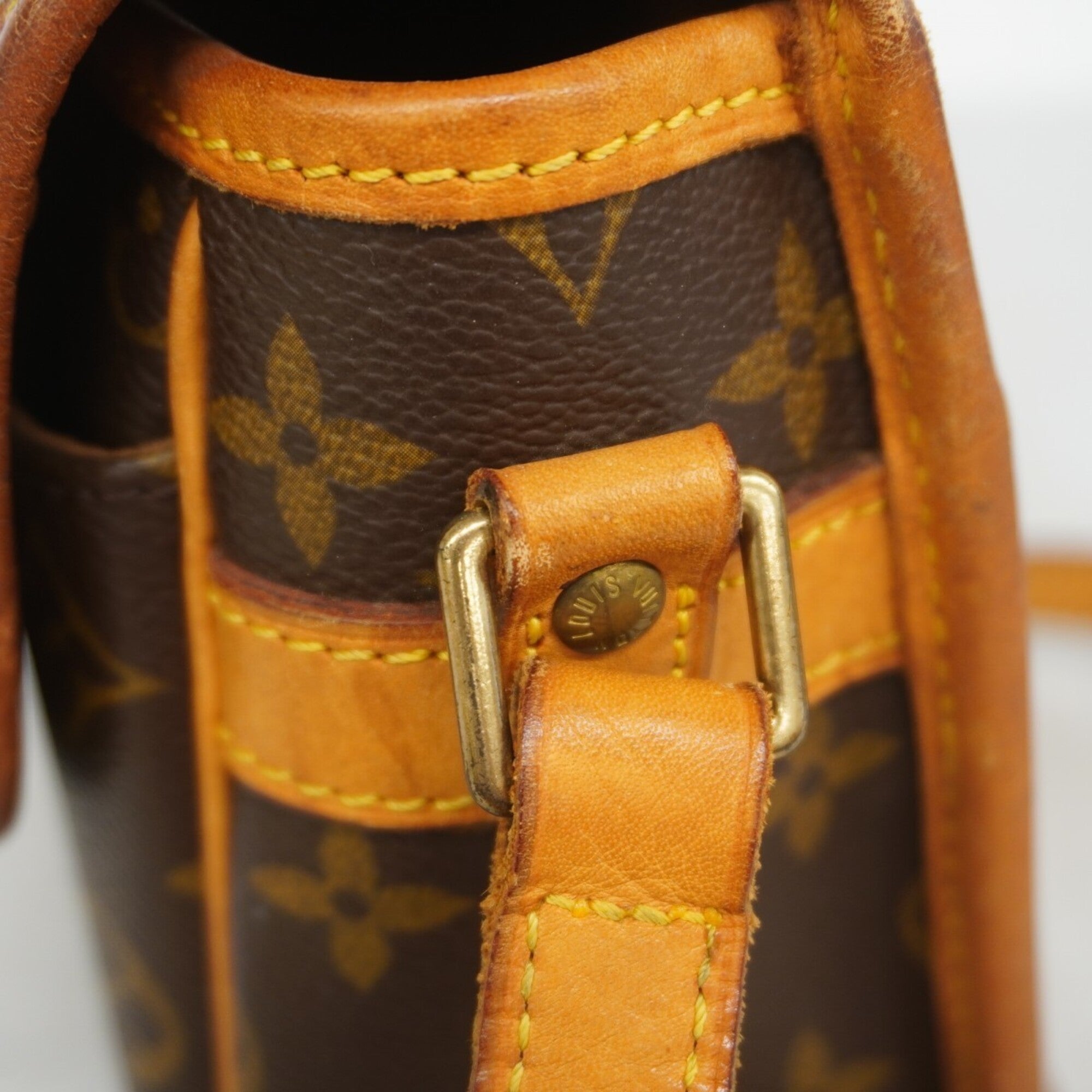 Louis Vuitton Brown Shoulder Bag (Pre-Owned)