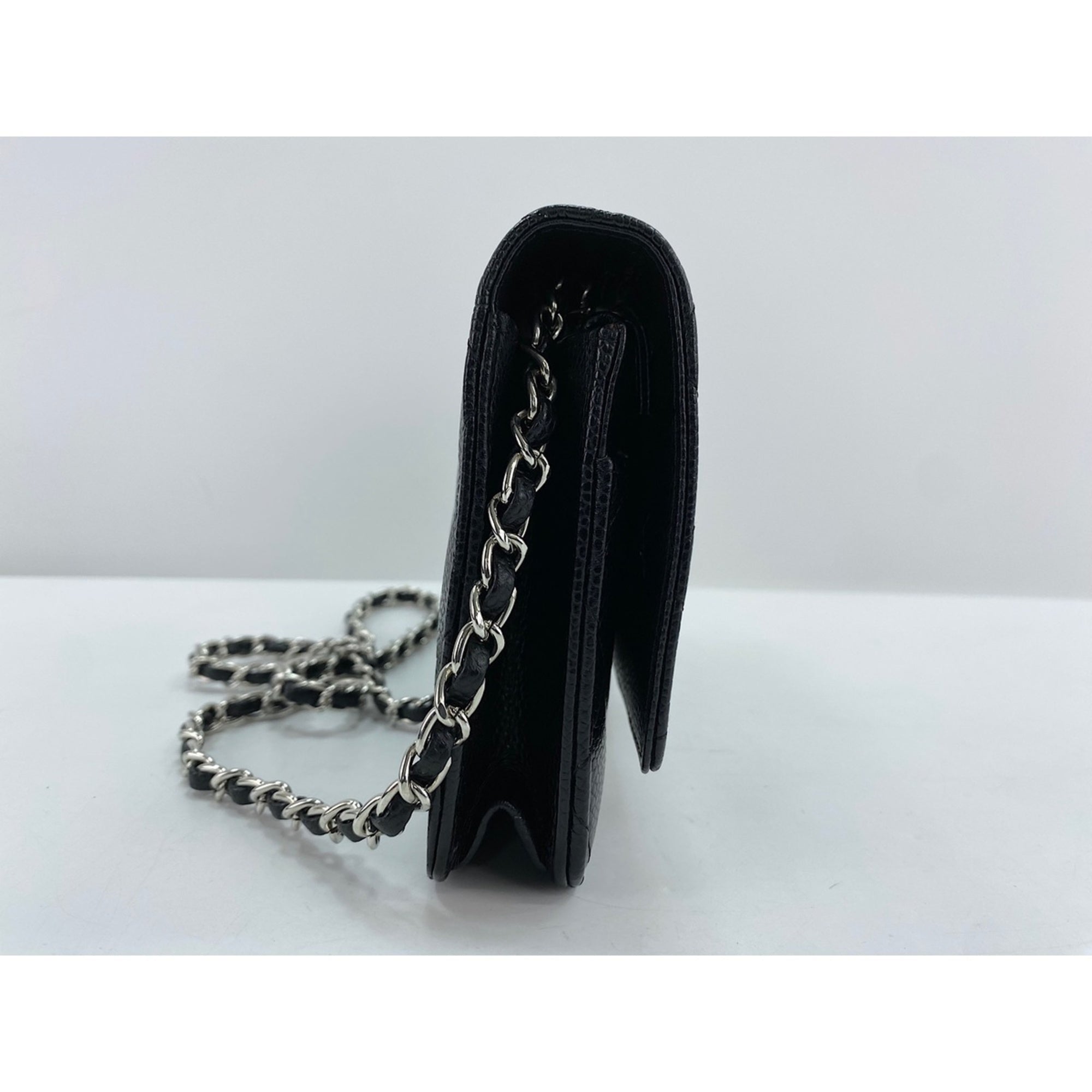 Chanel Black Shoulder Bag (Pre-Owned)