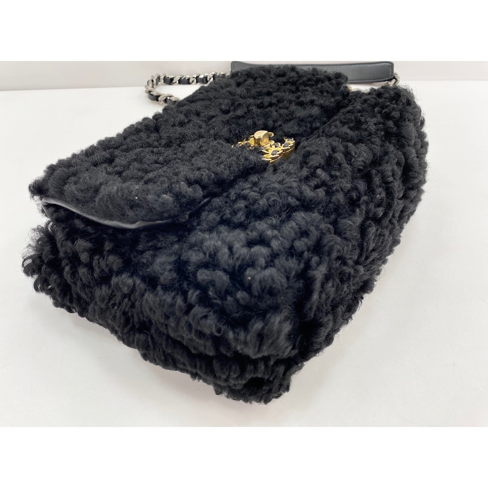 Chanel Black Shoulder Bag (Pre-Owned)