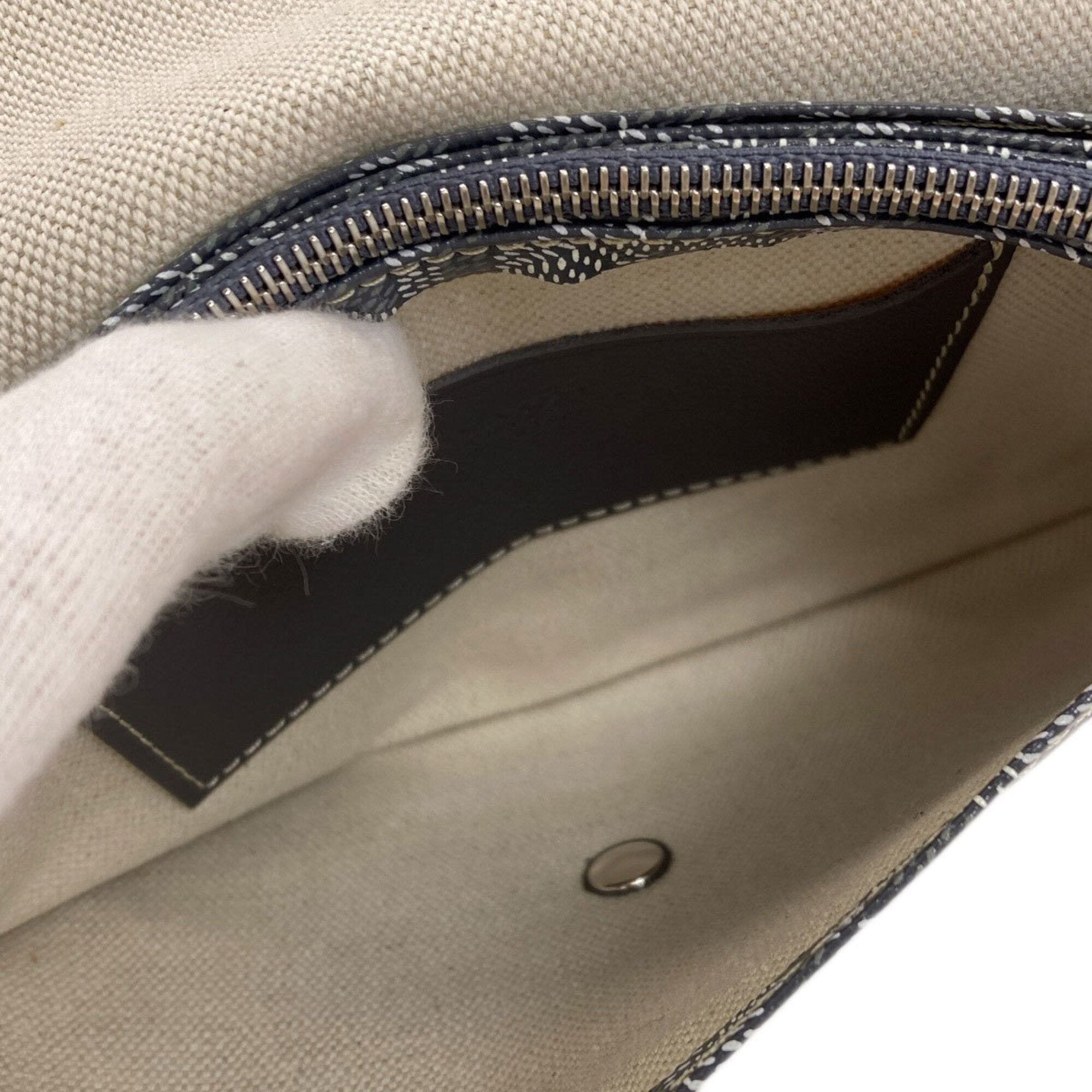 Goyard Gray Coated Canvas Pouch Shoulder Bag (Pre-Owned)