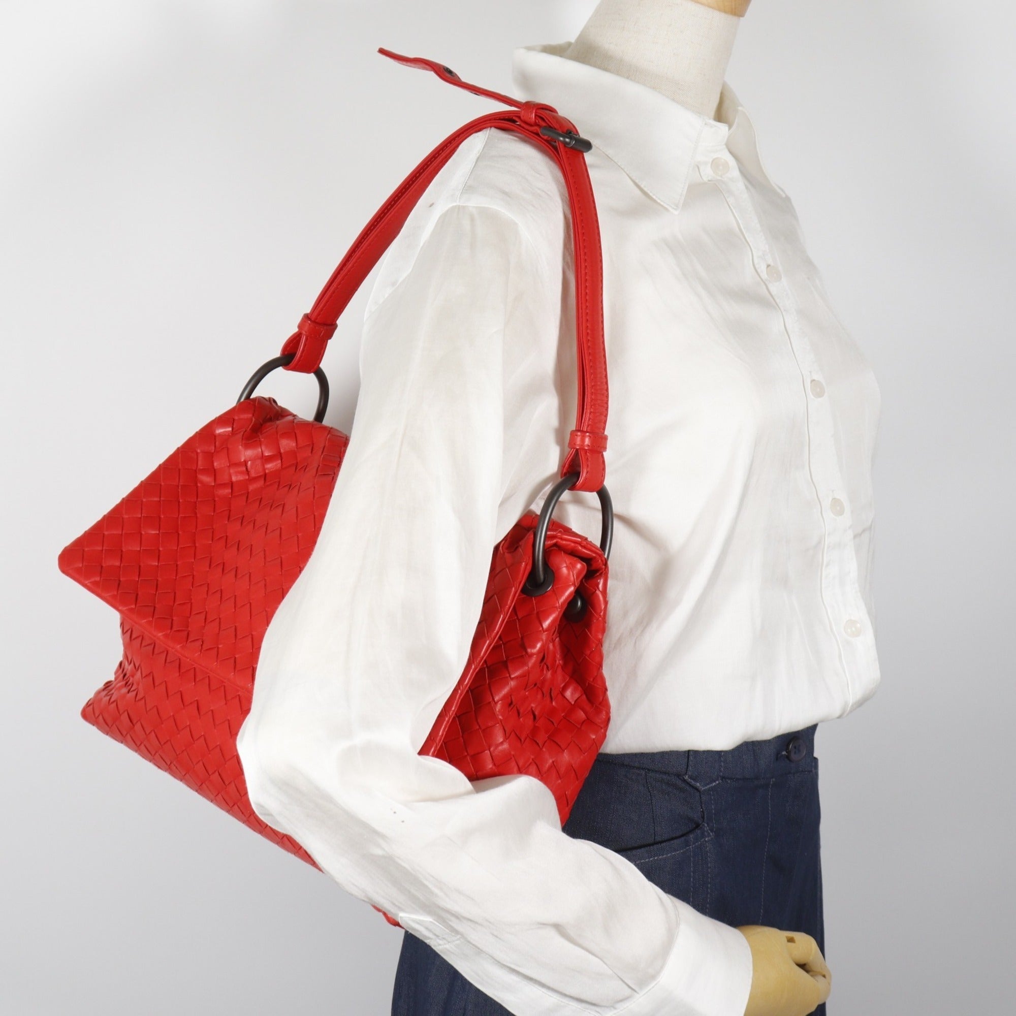 Bottega Veneta Intrecciato Red Color Intrecciato Shoulder Bag (Pre-Owned)