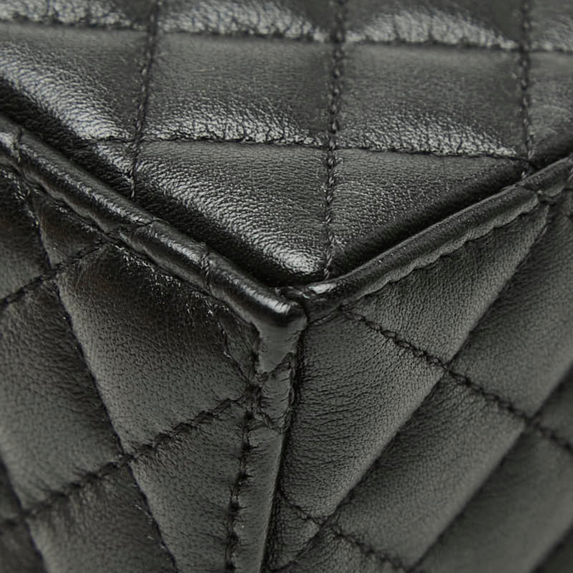 Chanel Black Leather Shoulder Bag (Pre-Owned)