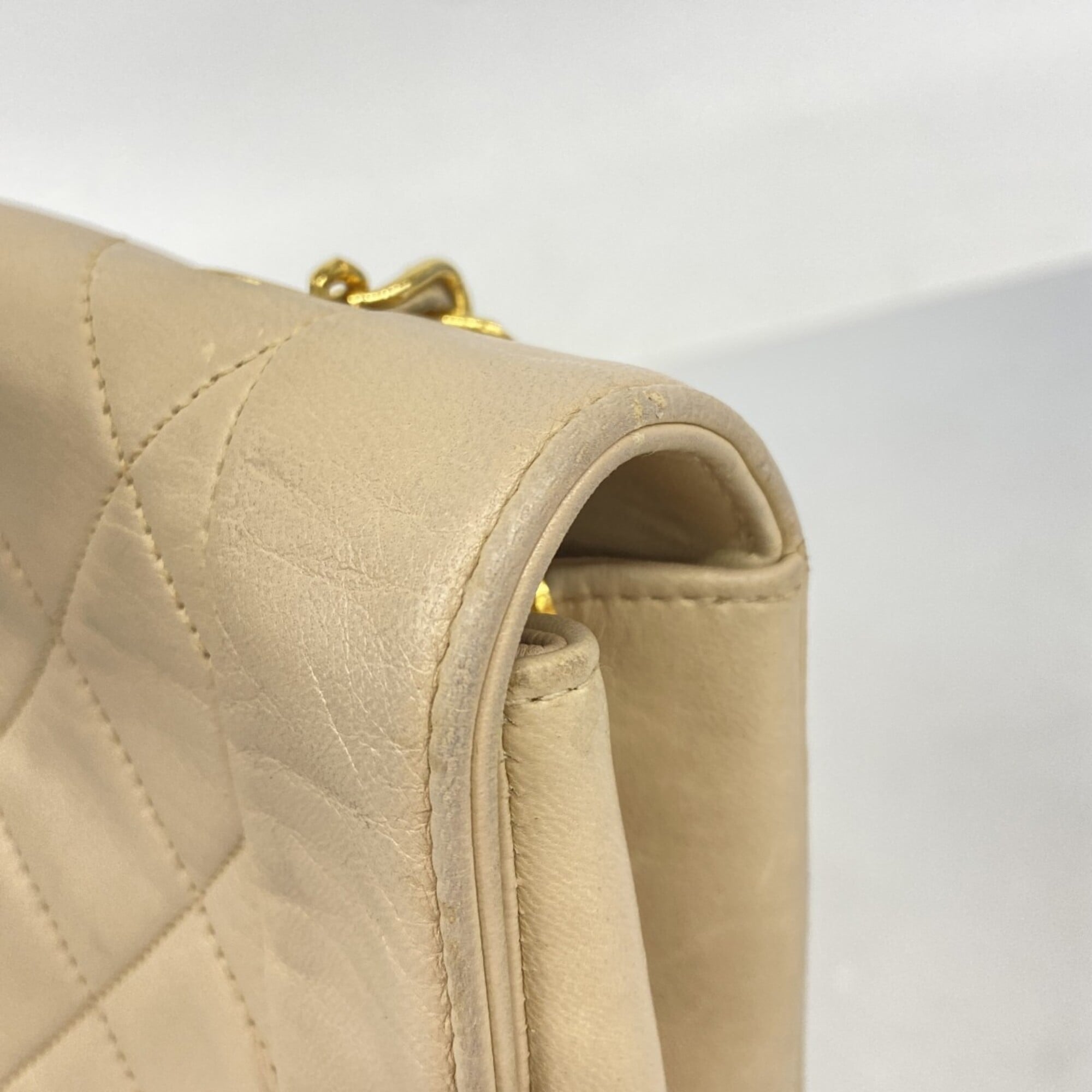 Chanel Beige Leather Shoulder Bag (Pre-Owned)