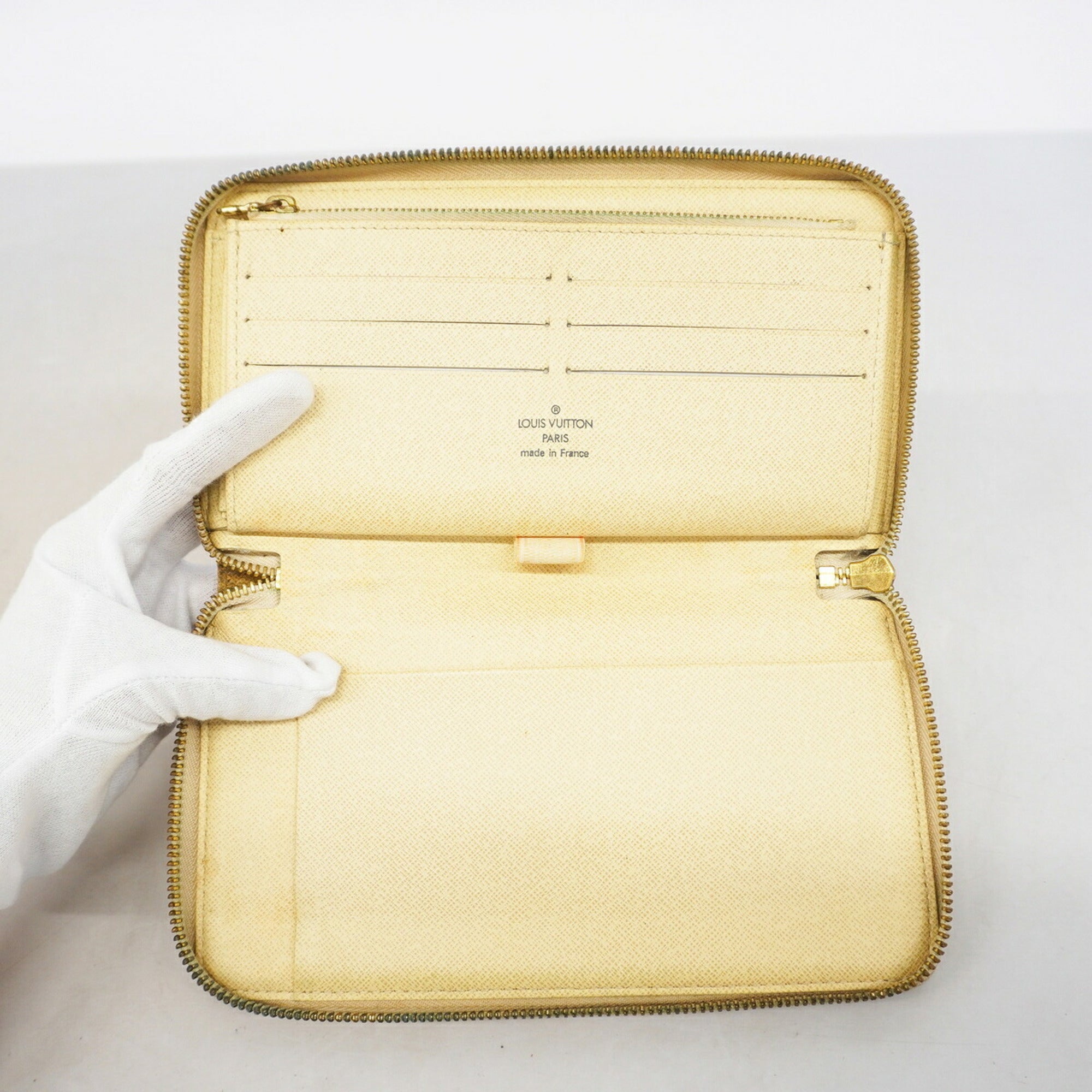 Louis Vuitton White Long Wallet (Bi-Fold) (Pre-Owned)