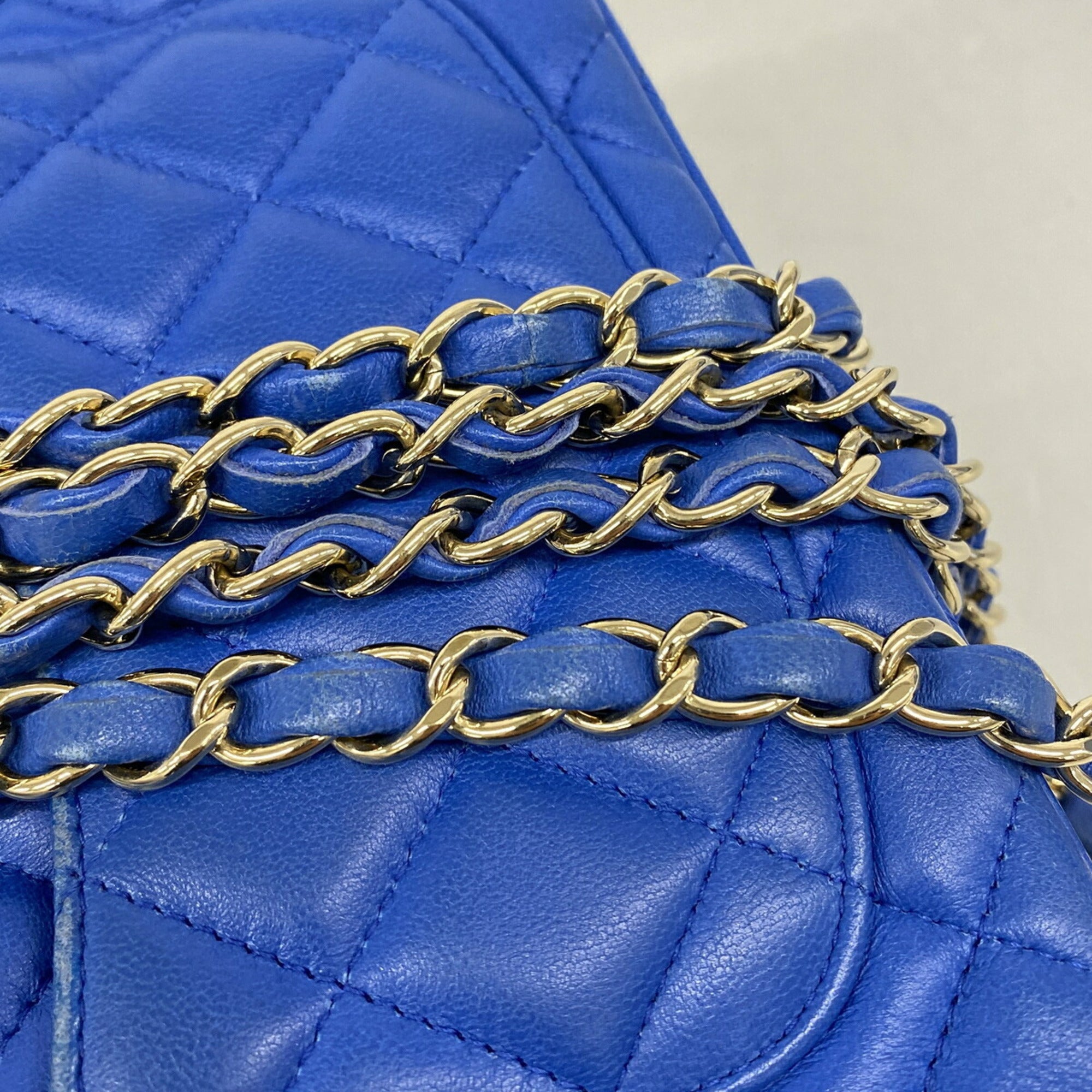 Chanel Blue Leather Shoulder Bag (Pre-Owned)
